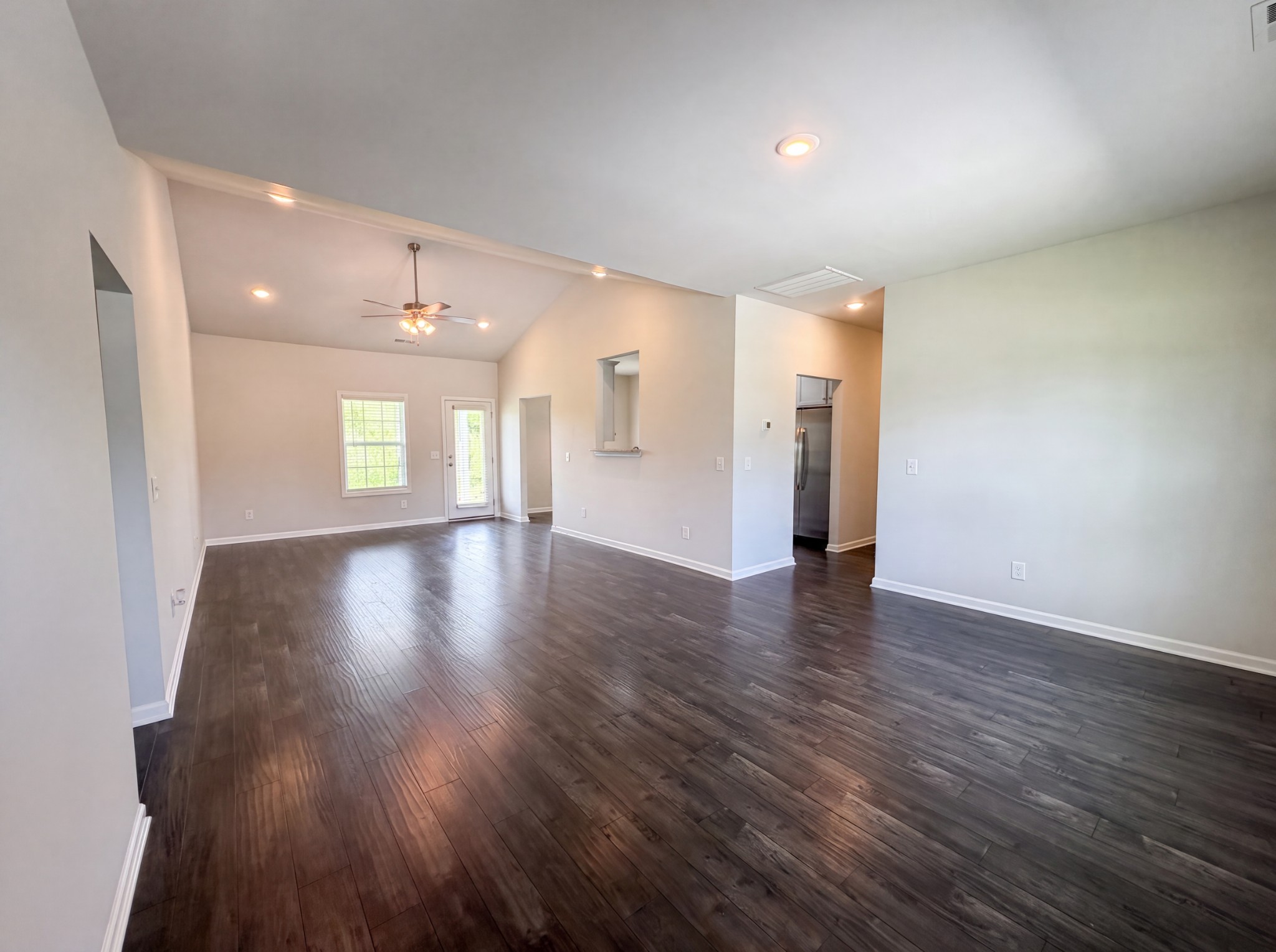 734 Mitscher Dr Property Photo 3