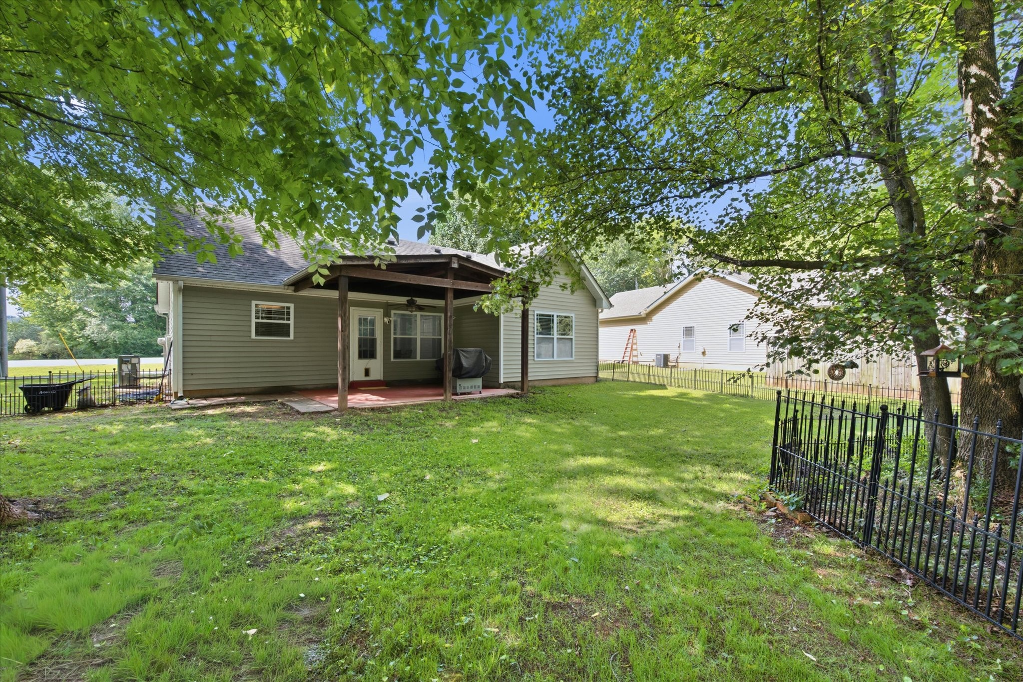 808 Dunbar Cave Rd Property Photo 1