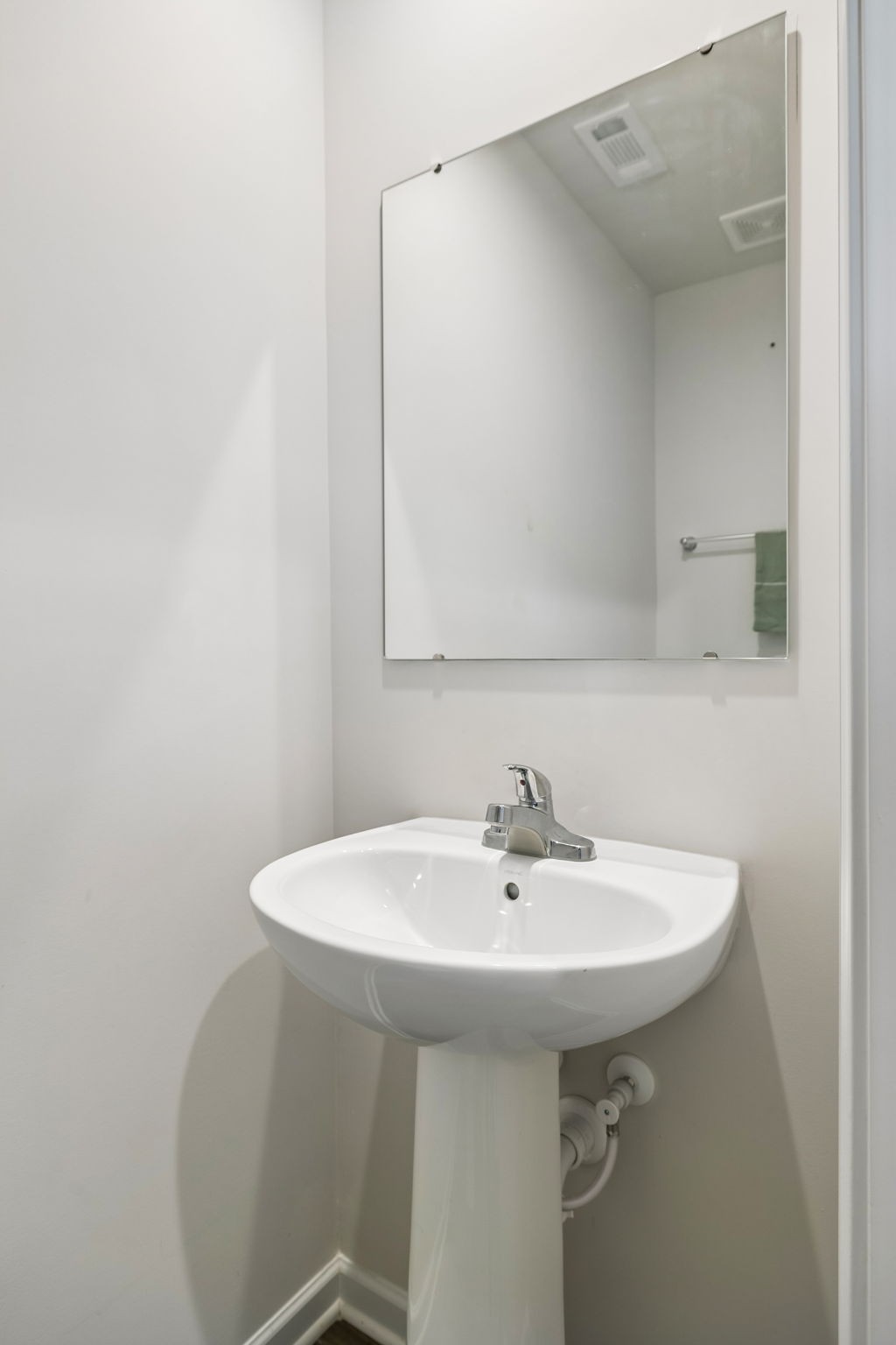 1612 Mountain Ash Ln Property Photo 12