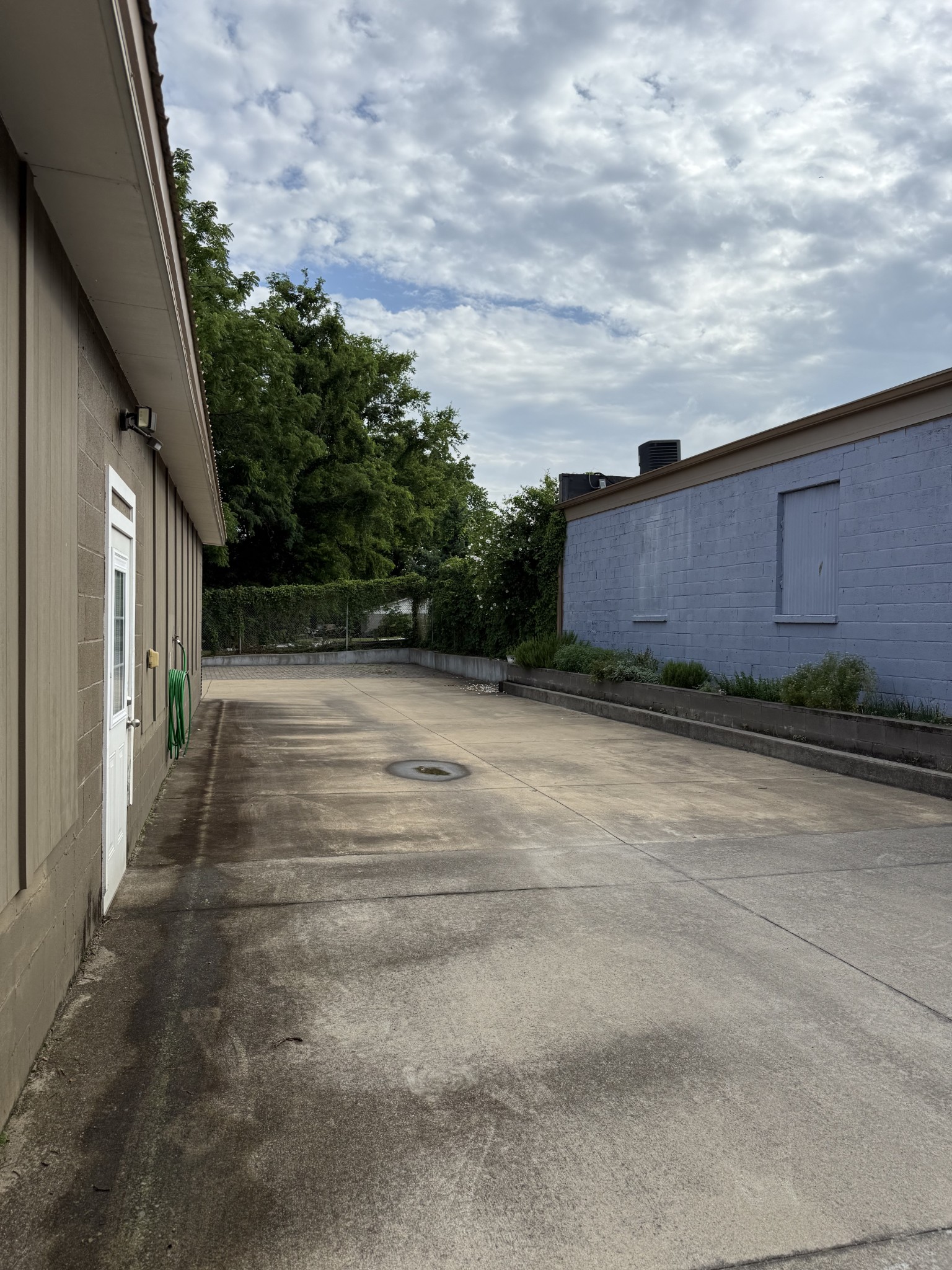 327 E State St Property Photo 20