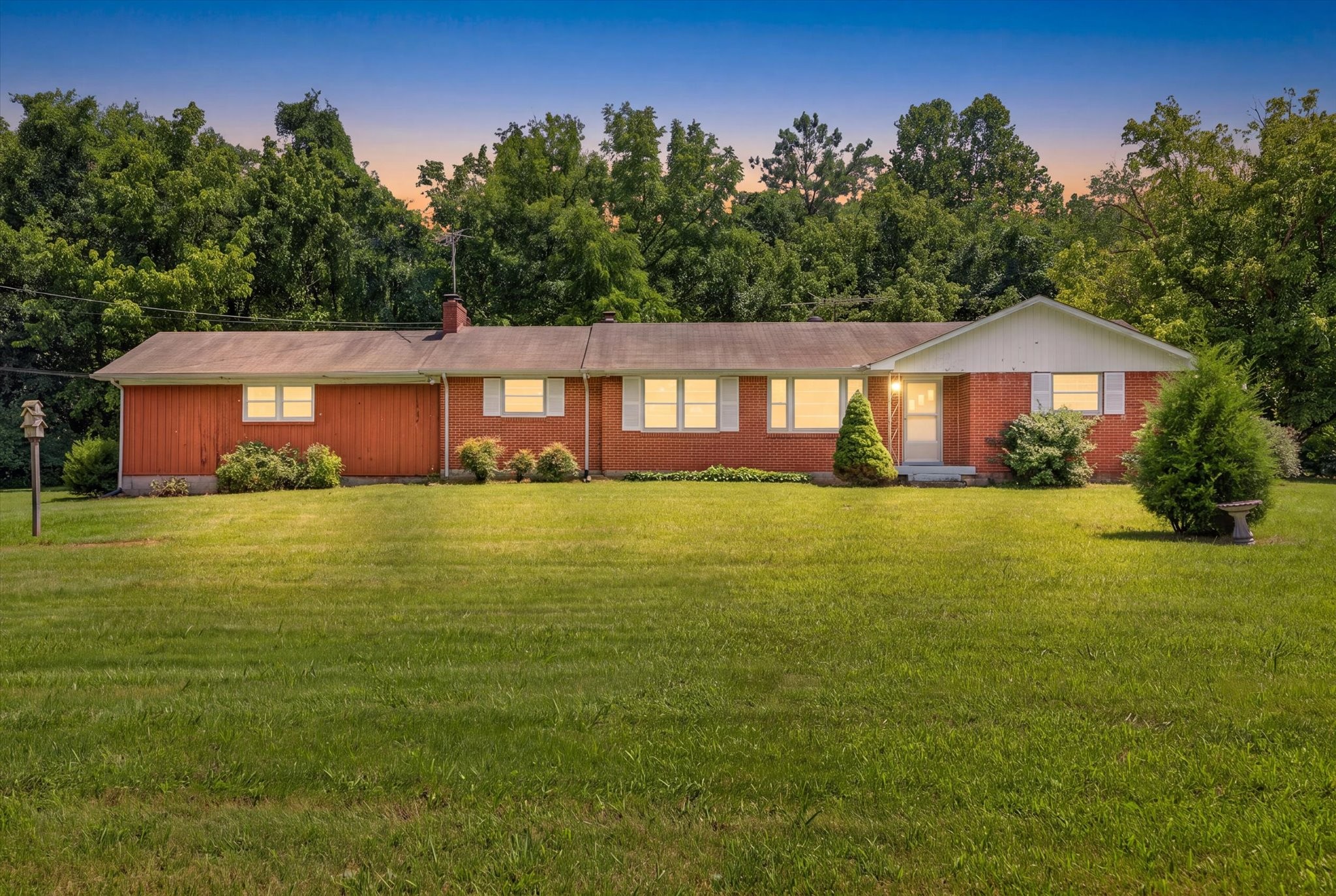 910 Highway 13 Property Photo 1