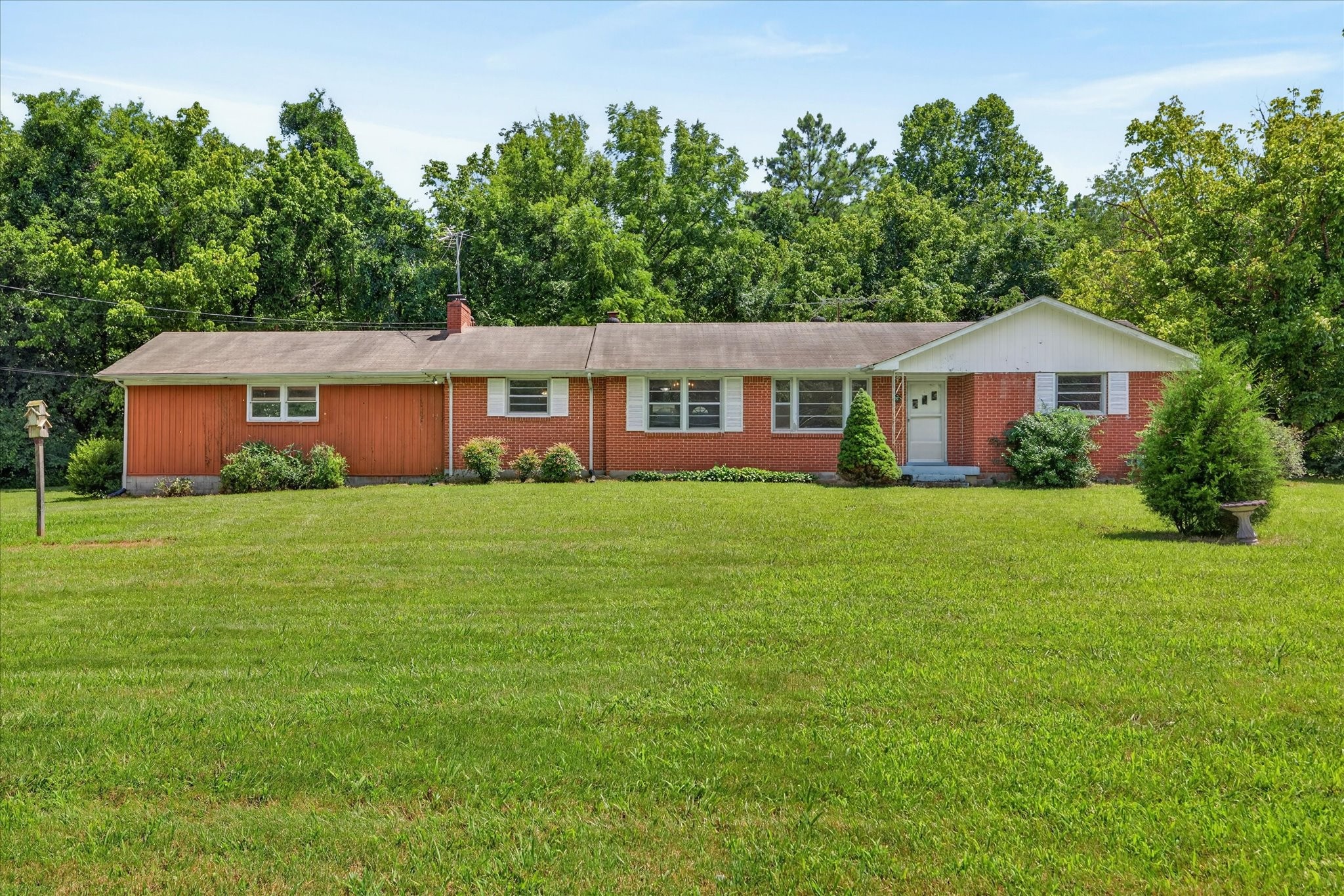 910 Highway 13 Property Photo 2