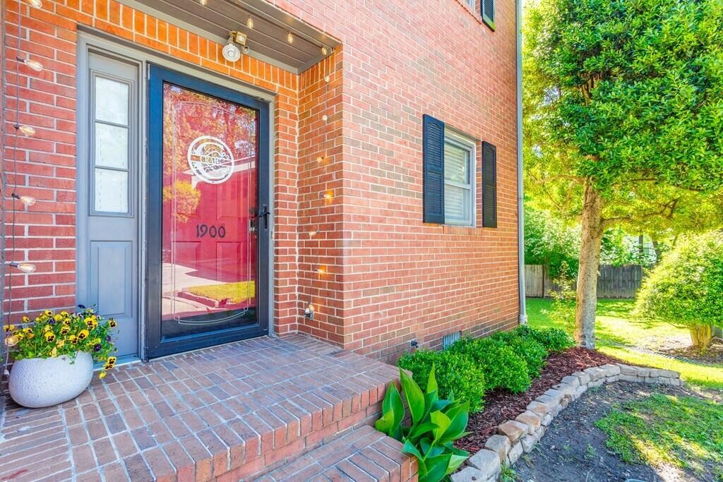 1900 Meadowbrook Circle, Nw Property Photo 1