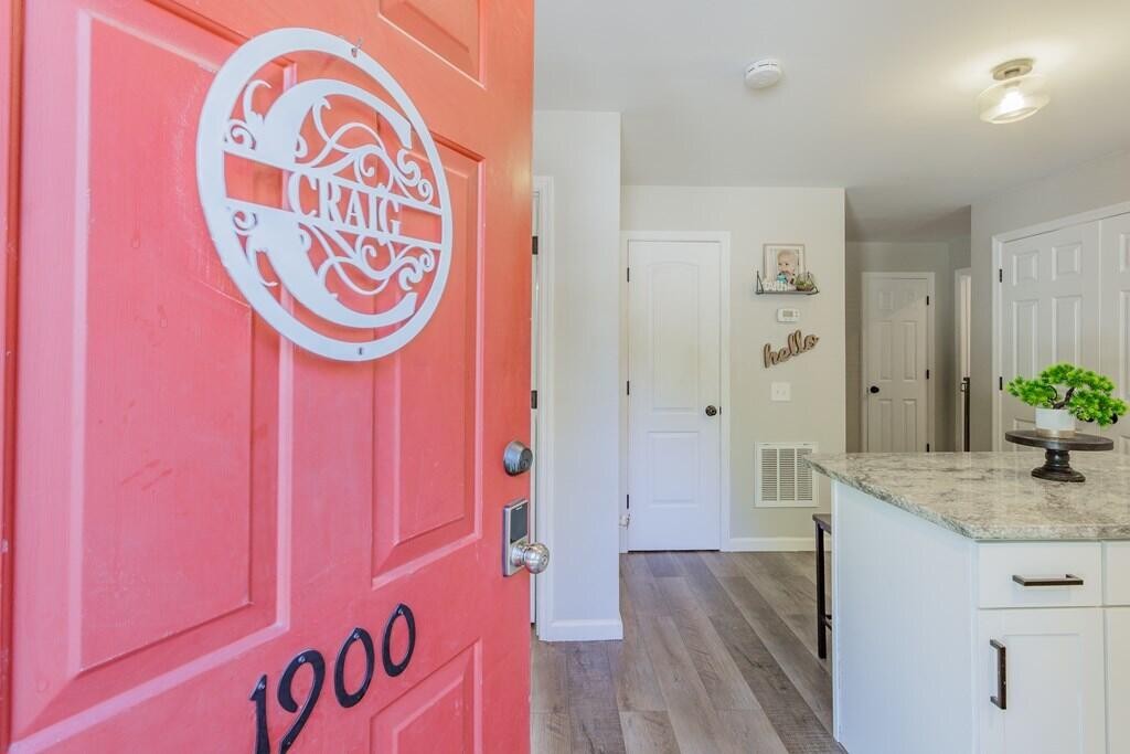 1900 Meadowbrook Circle, Nw Property Photo 2