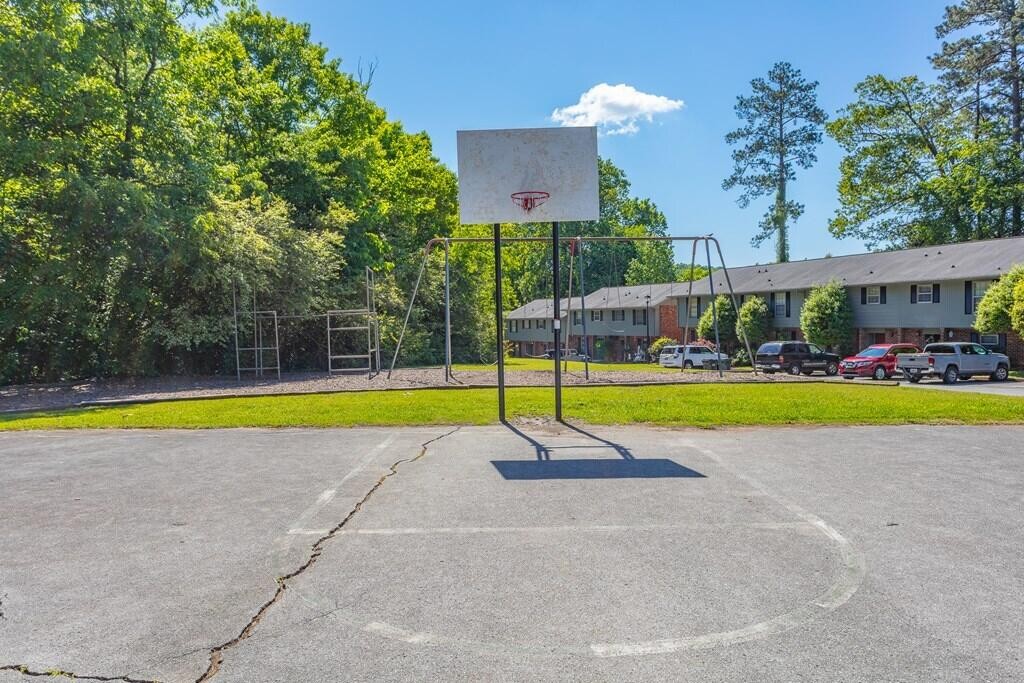 1900 Meadowbrook Circle, Nw Property Photo 33