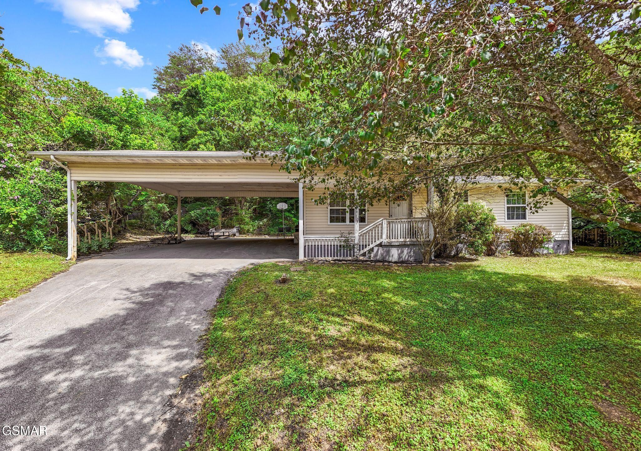 1015 Oakville Lane