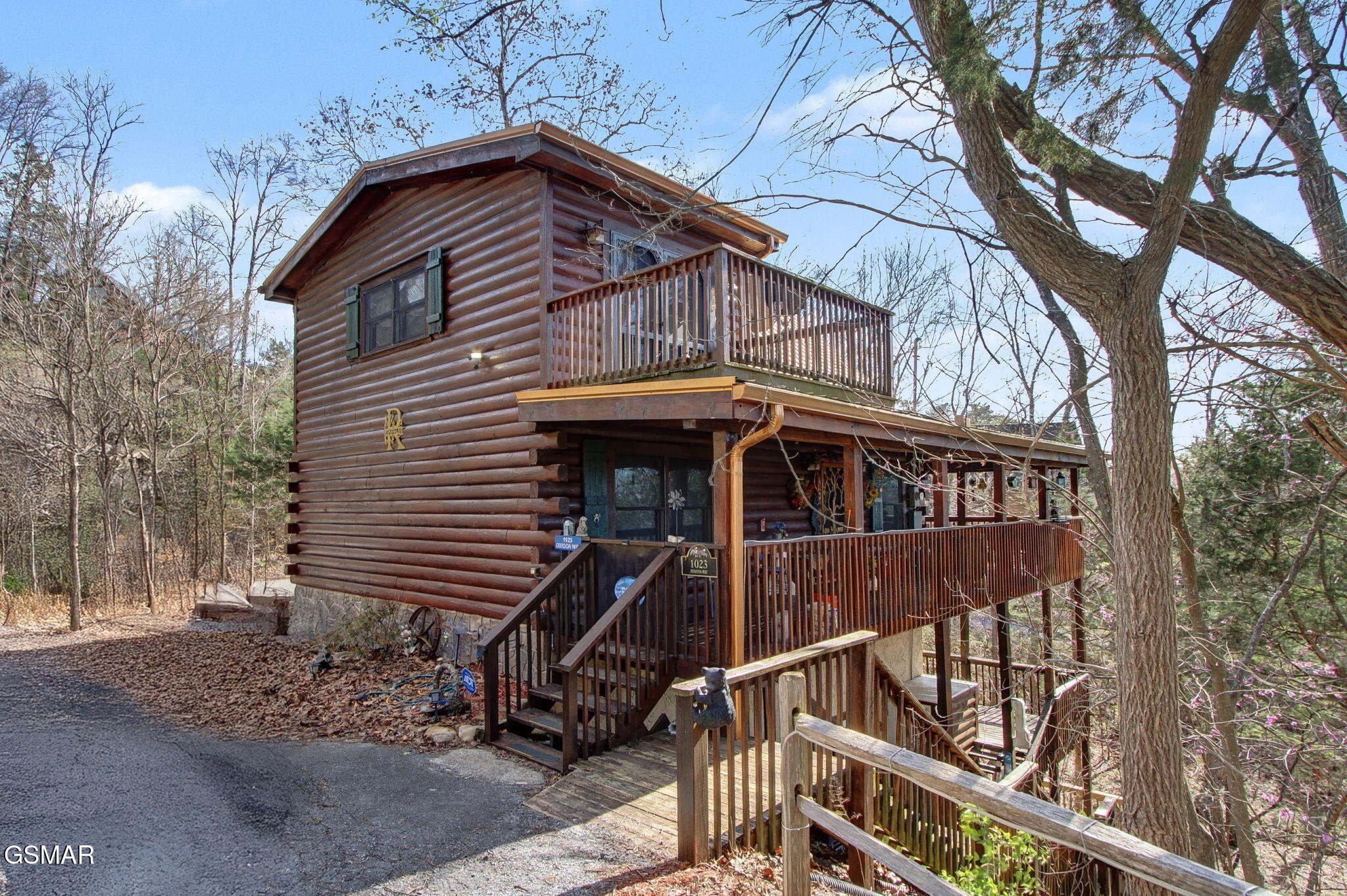 1023 Gordon Way Property Photo 1