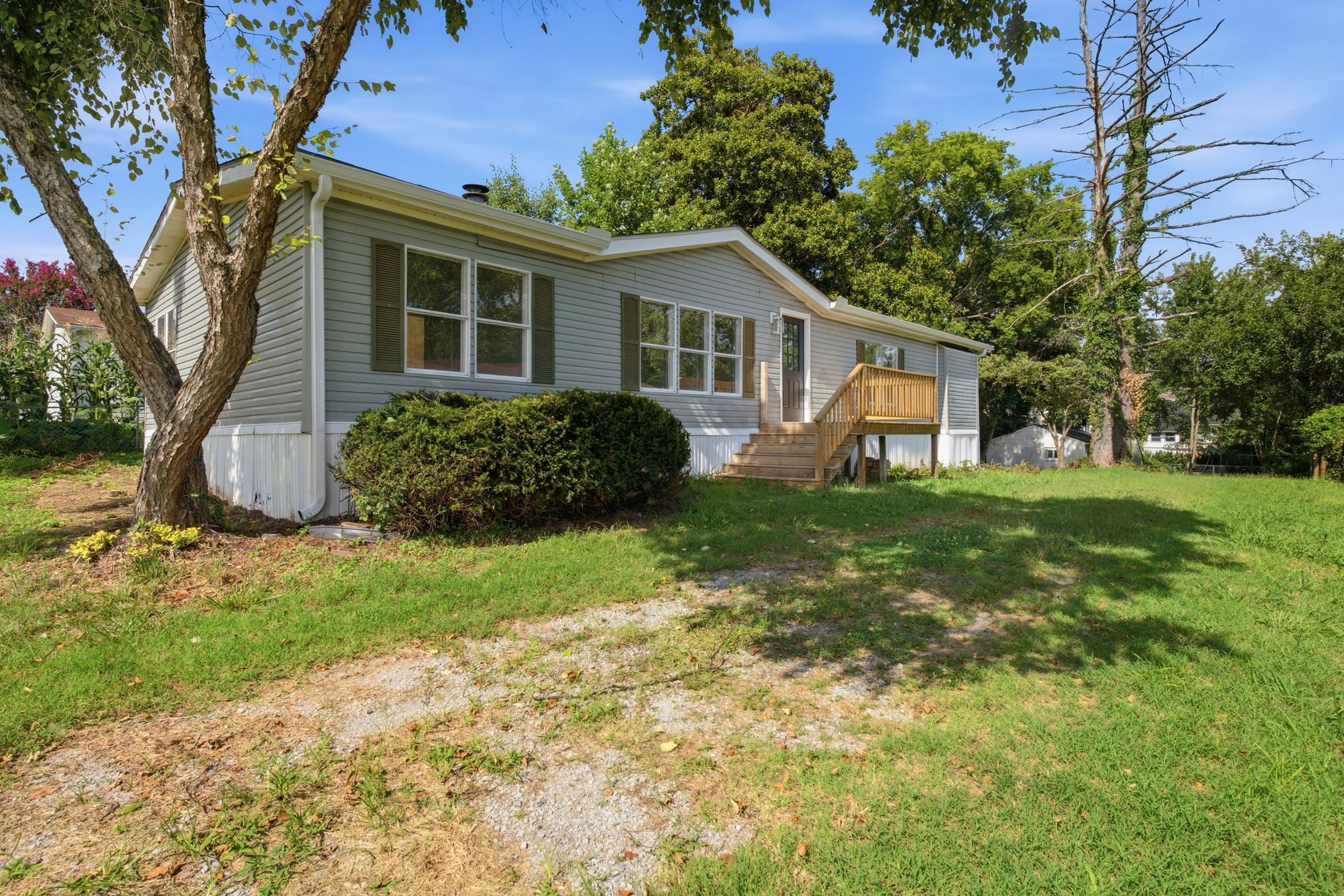 1305 Merritt St Property Photo 2