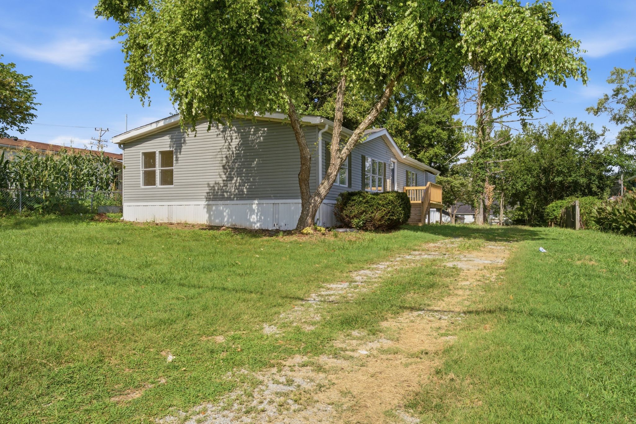 1305 Merritt St Property Photo 3