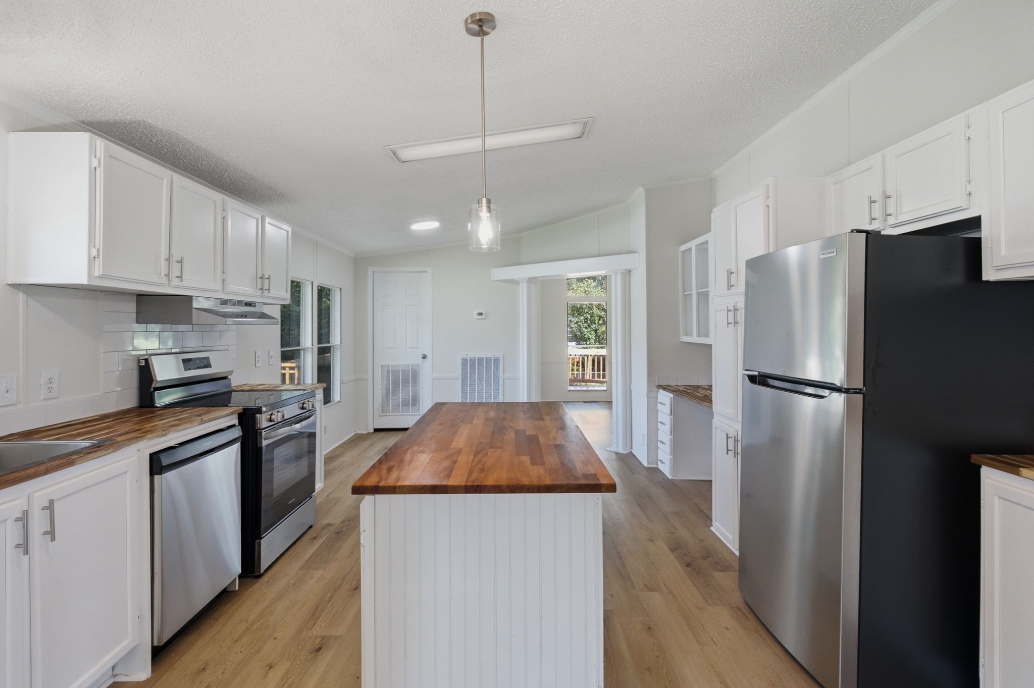 1305 Merritt St Property Photo 10