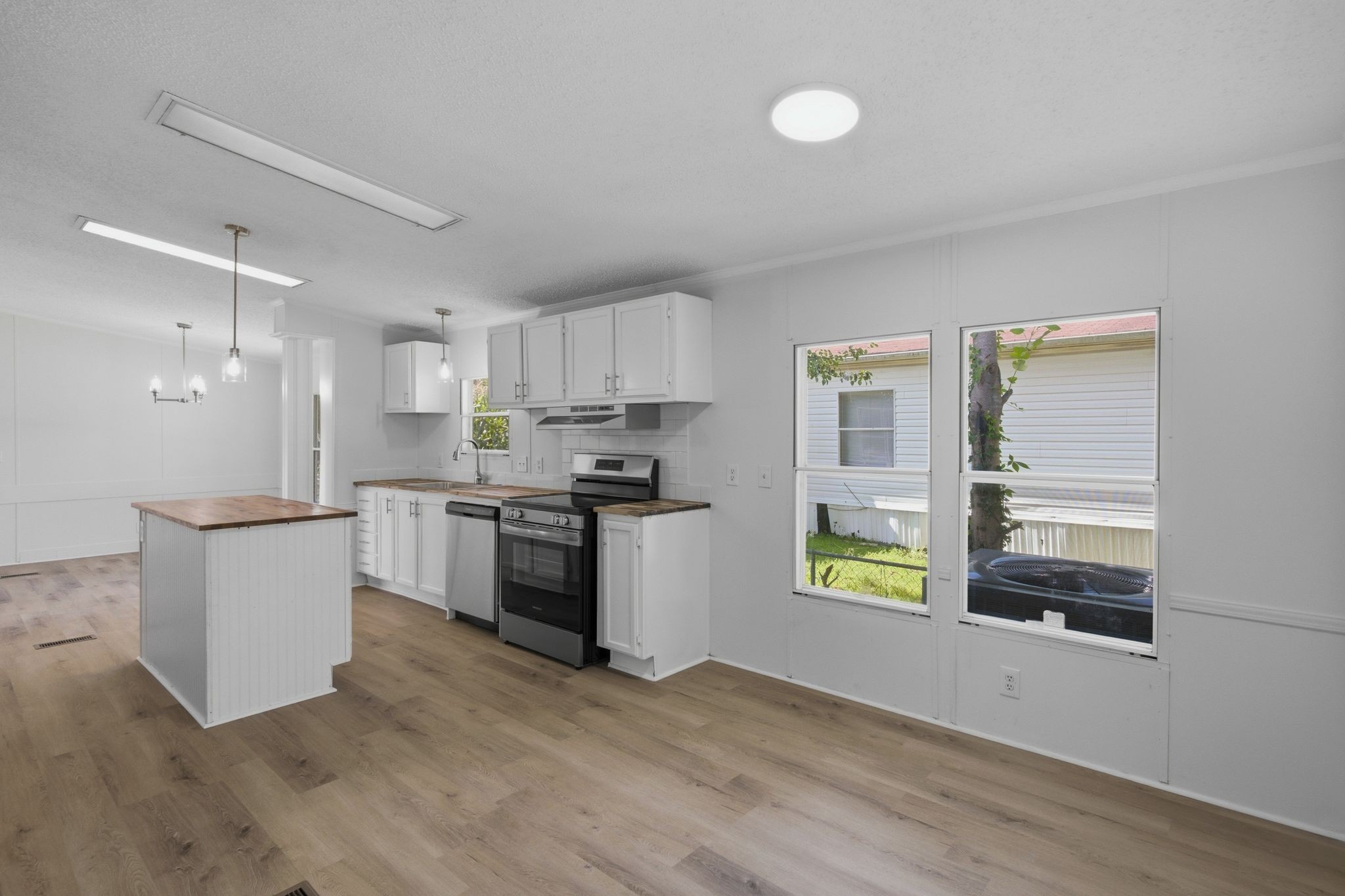 1305 Merritt St Property Photo 11