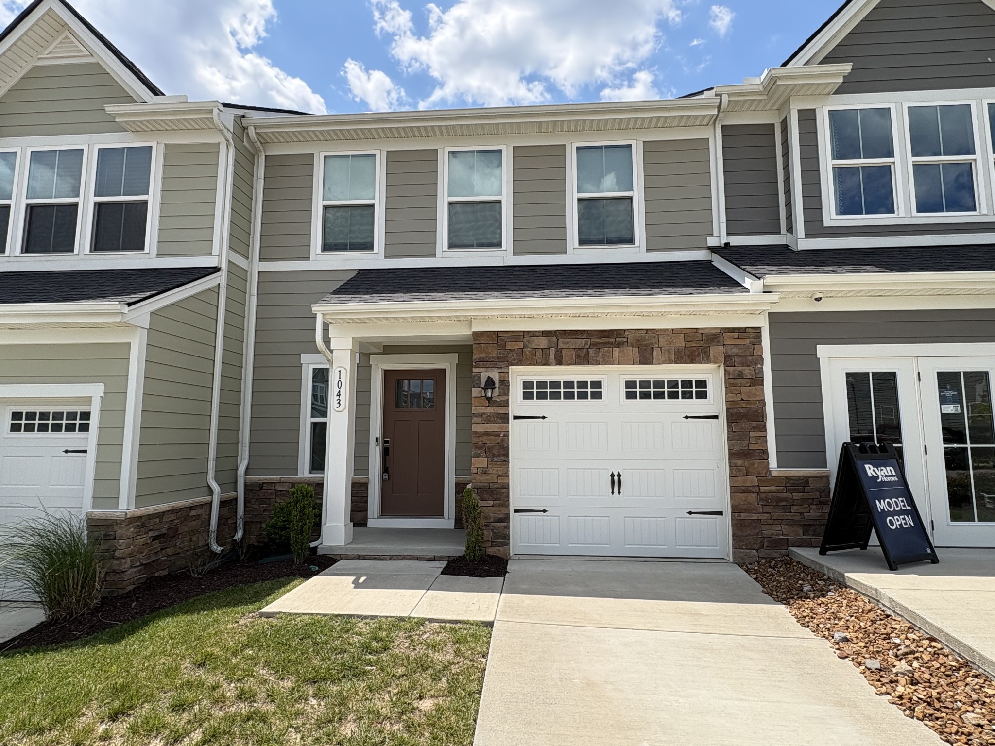 1043 Clendening Dr Property Photo 1