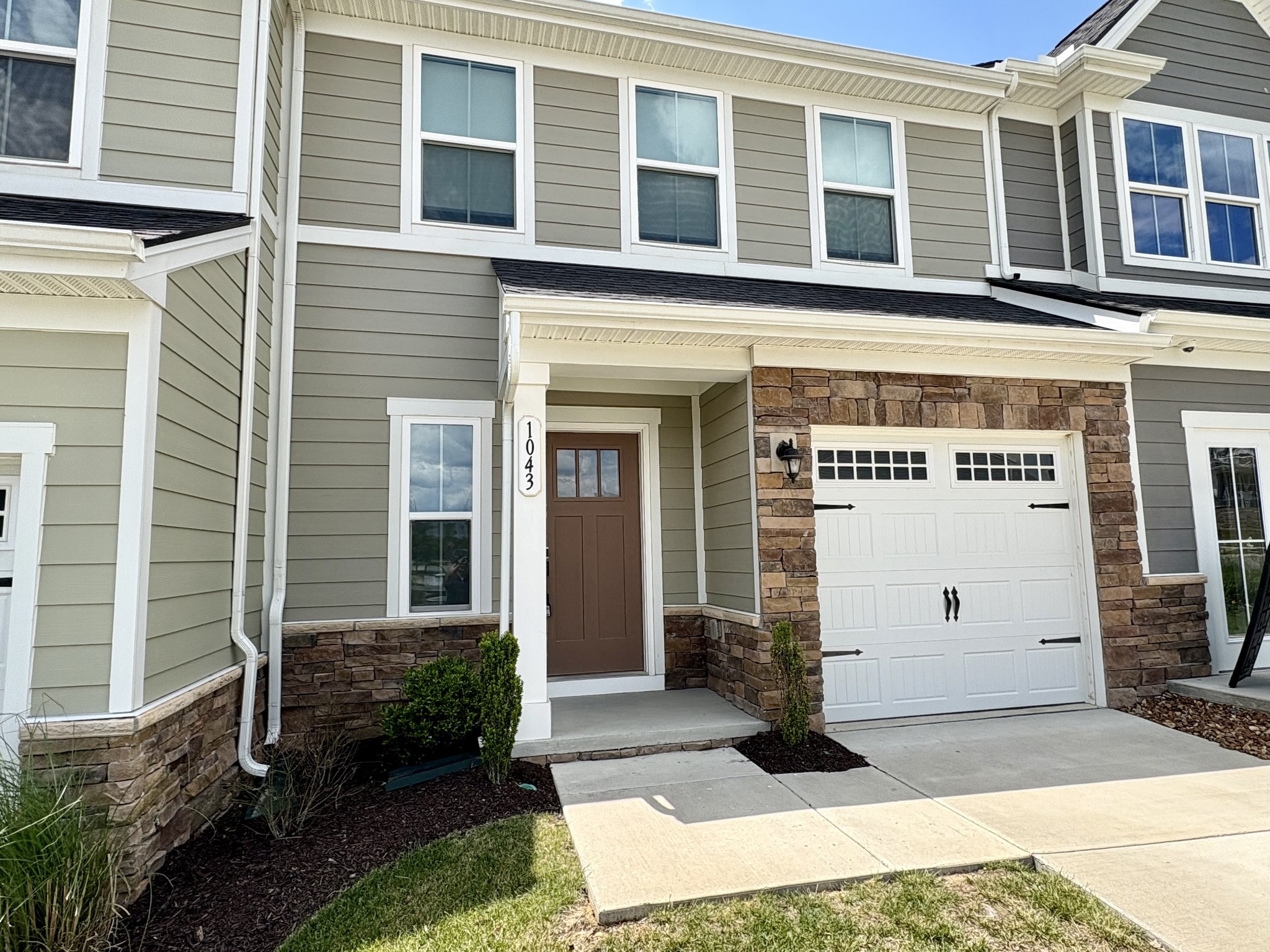 1043 Clendening Dr Property Photo 3