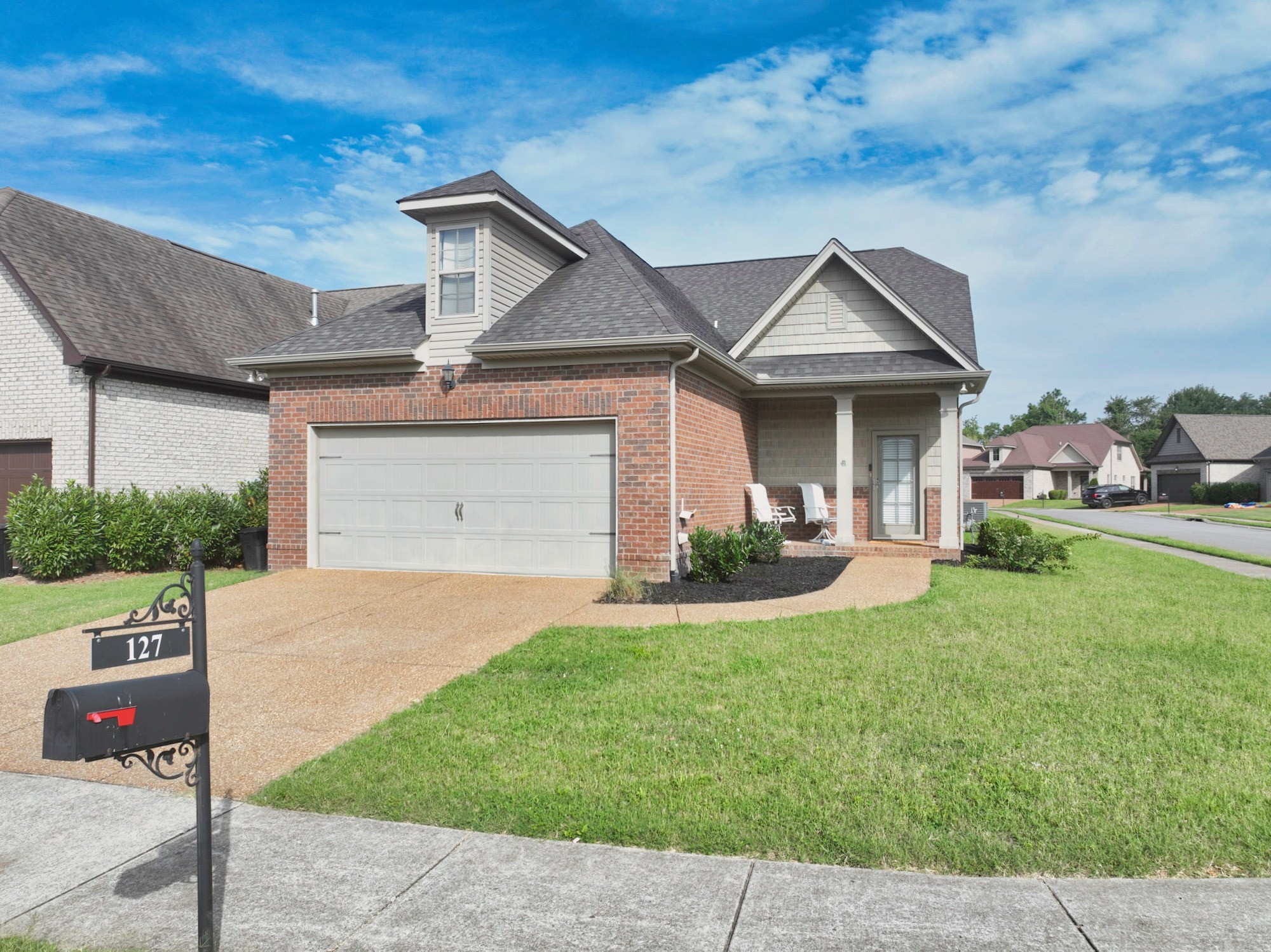 127 England Pl Property Photo 1