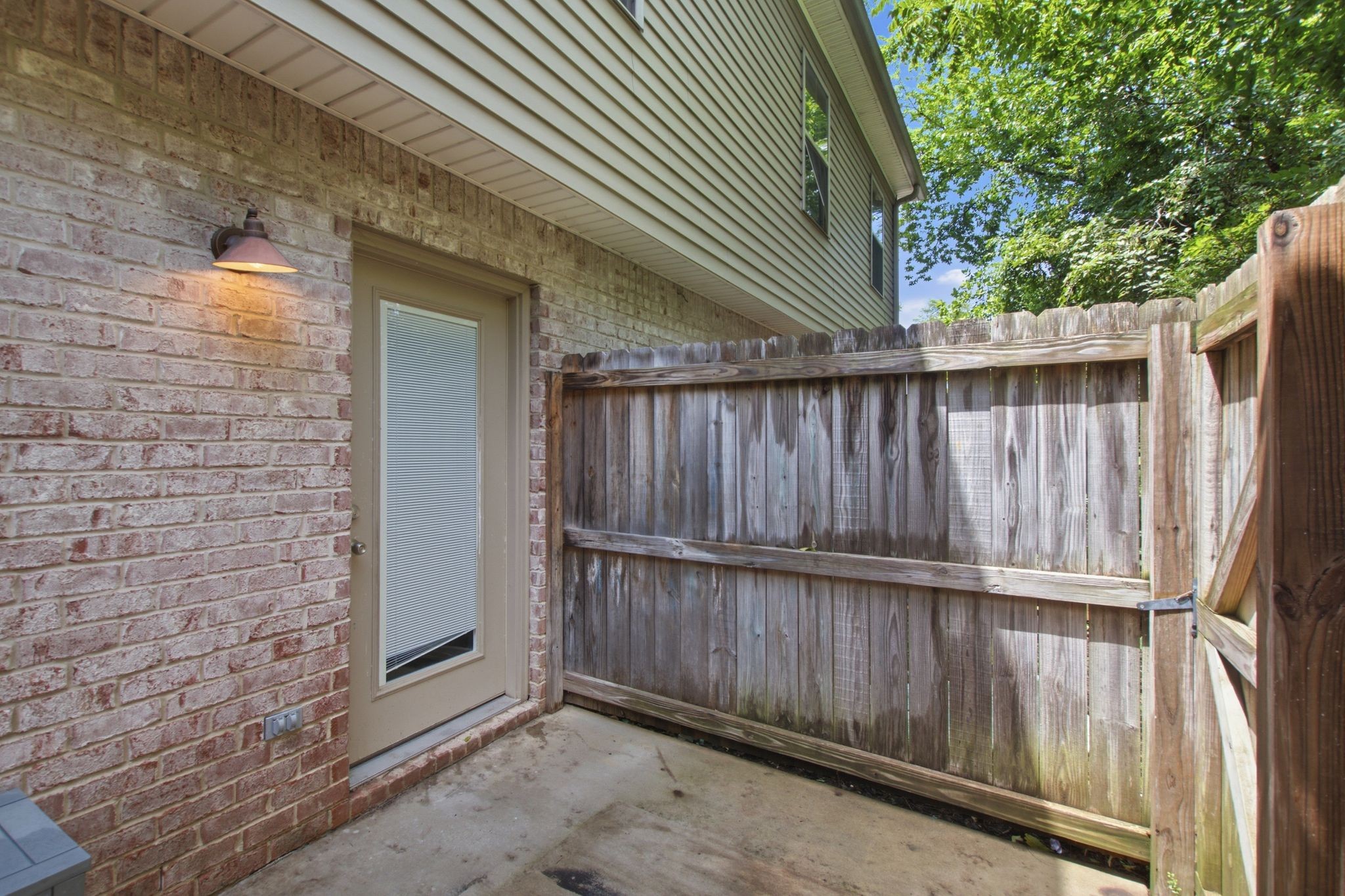2506 E Main St Property Photo 21