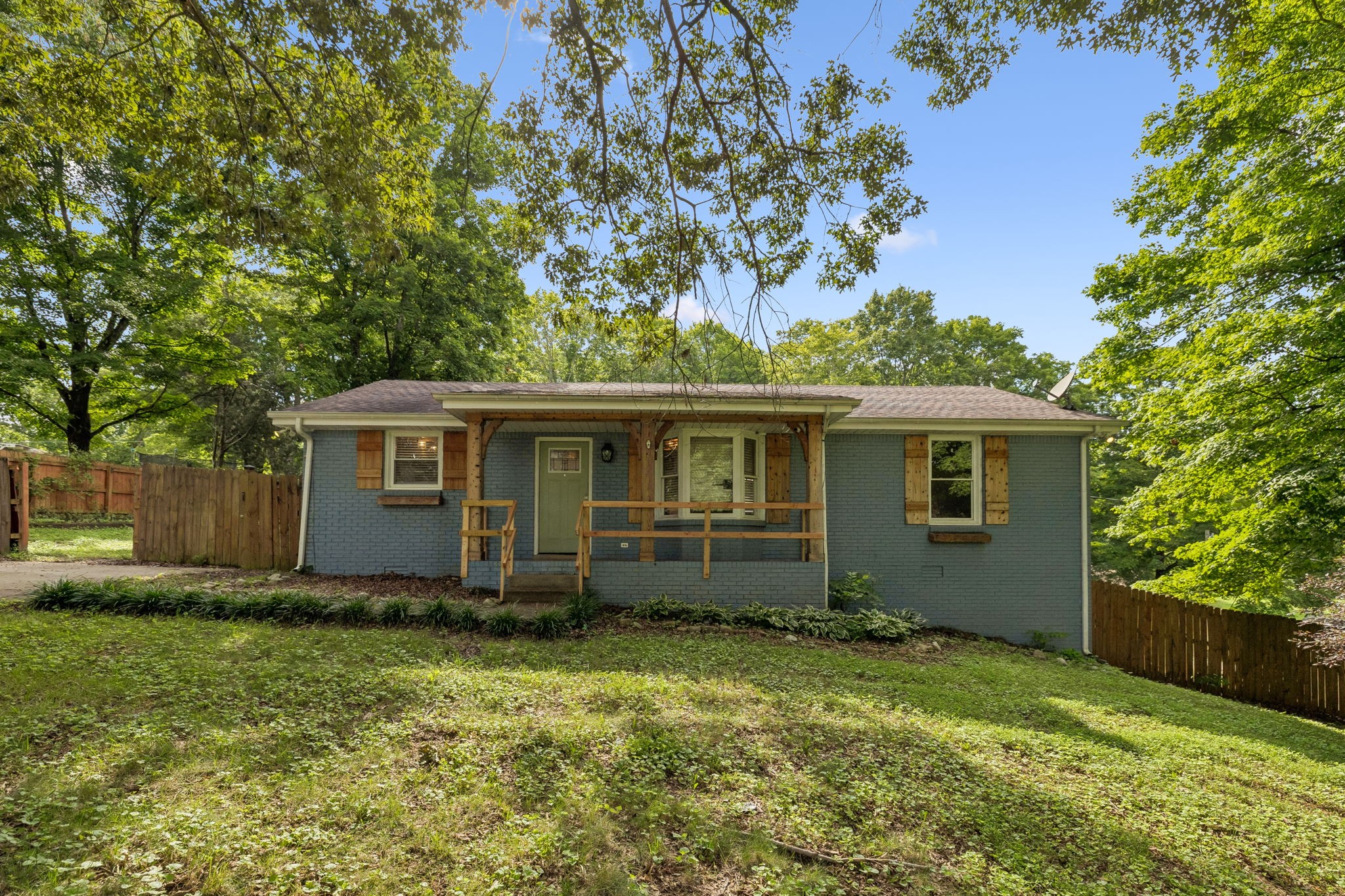 707 Darrow Dr Property Photo 2