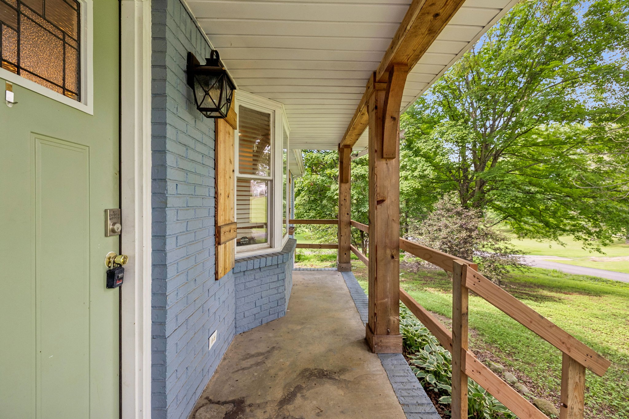 707 Darrow Dr Property Photo 3