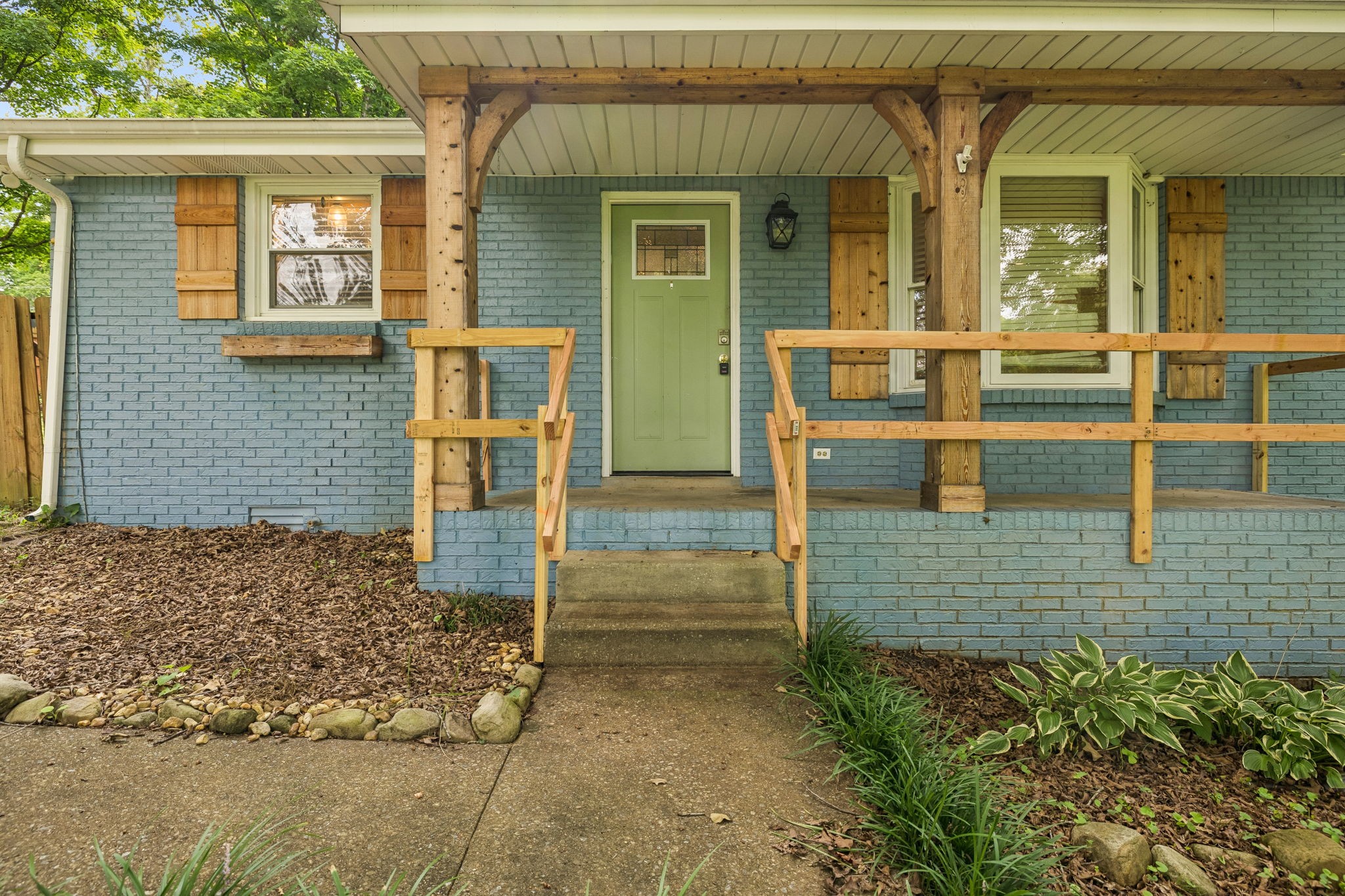 707 Darrow Dr Property Photo 4