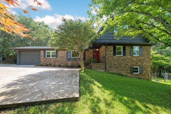 1220 Franklin Dr Property Photo 1