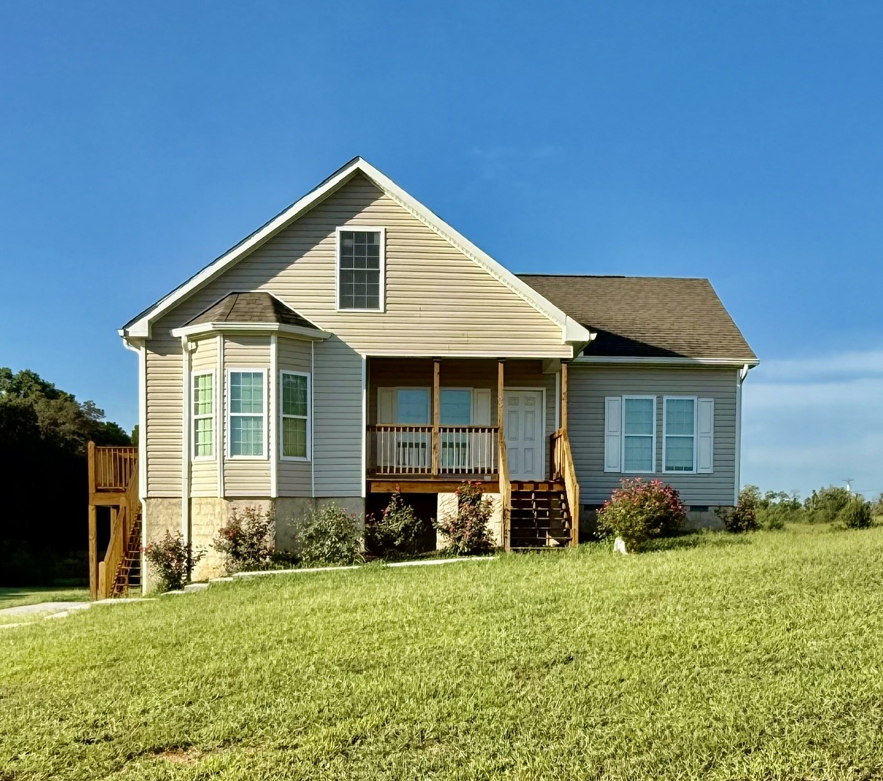 155 Waters Edge Drive Property Photo 1