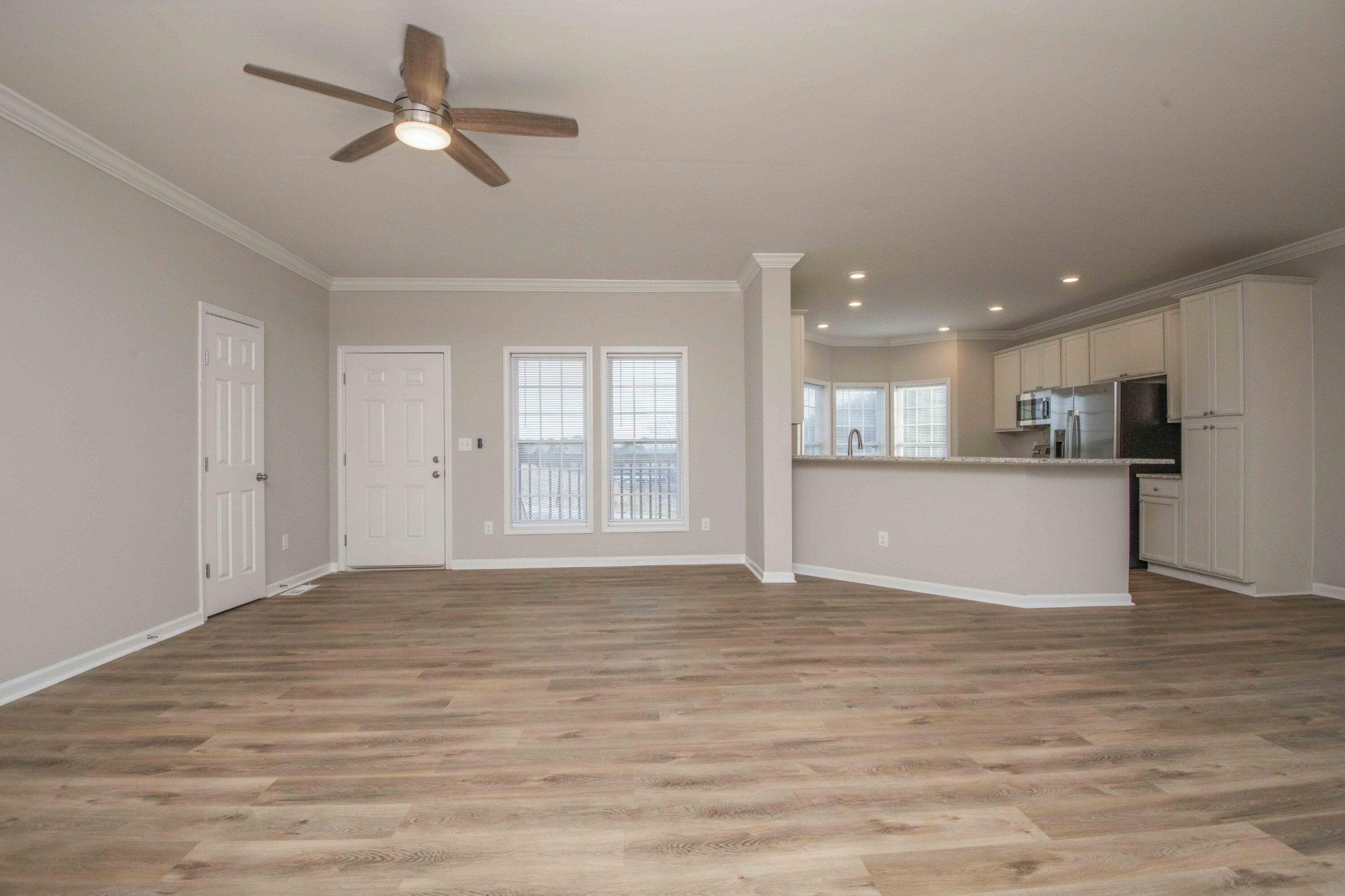 155 Waters Edge Drive Property Photo 8