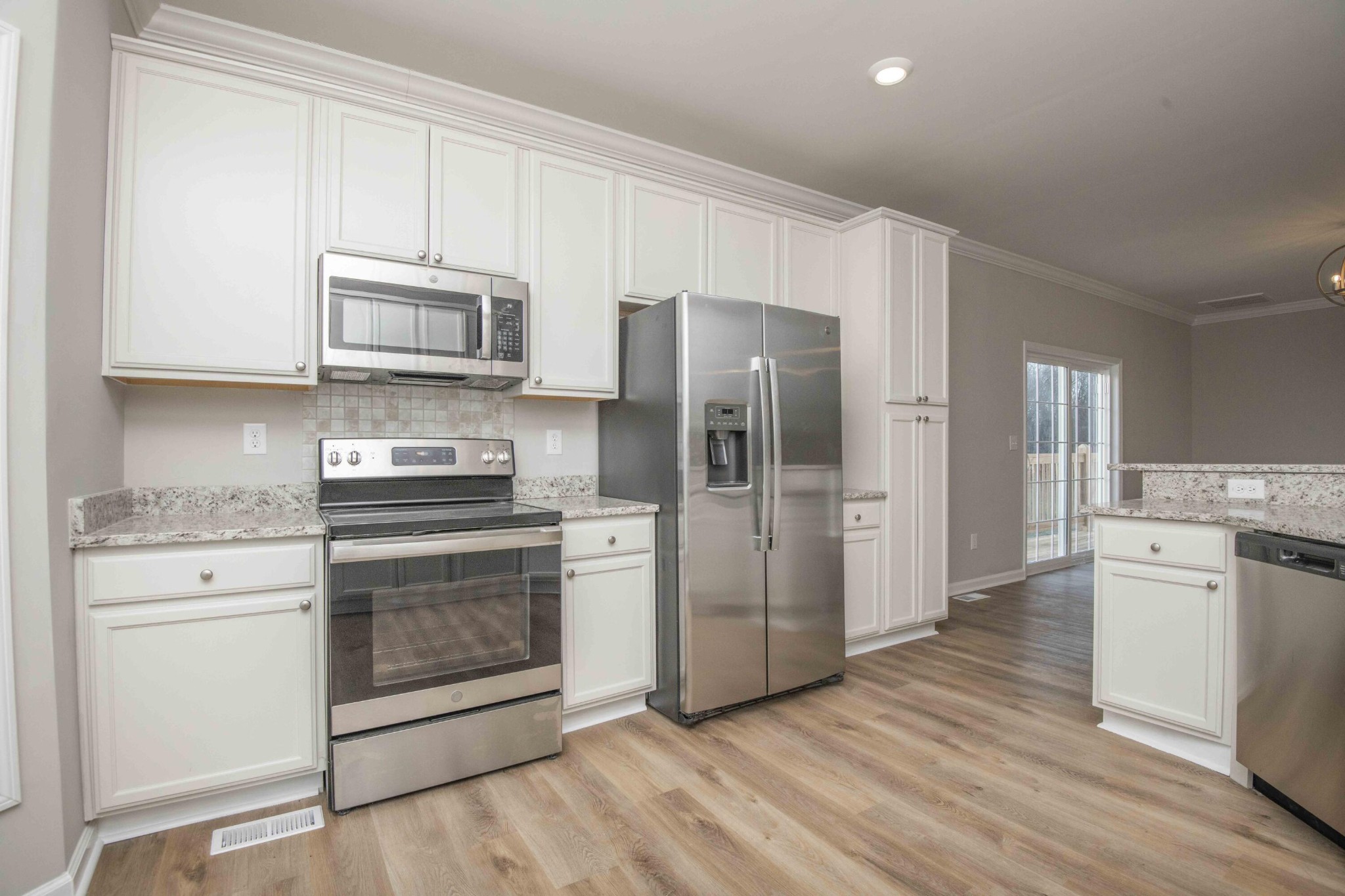 155 Waters Edge Drive Property Photo 11