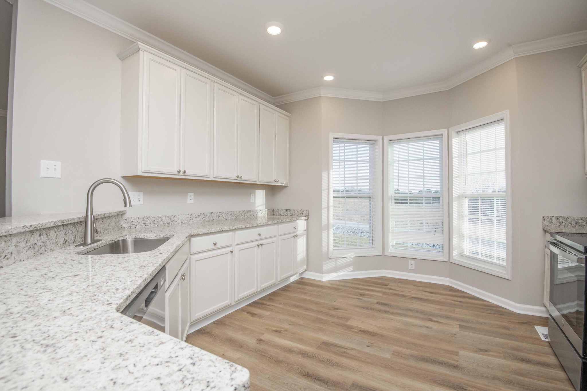 155 Waters Edge Drive Property Photo 15