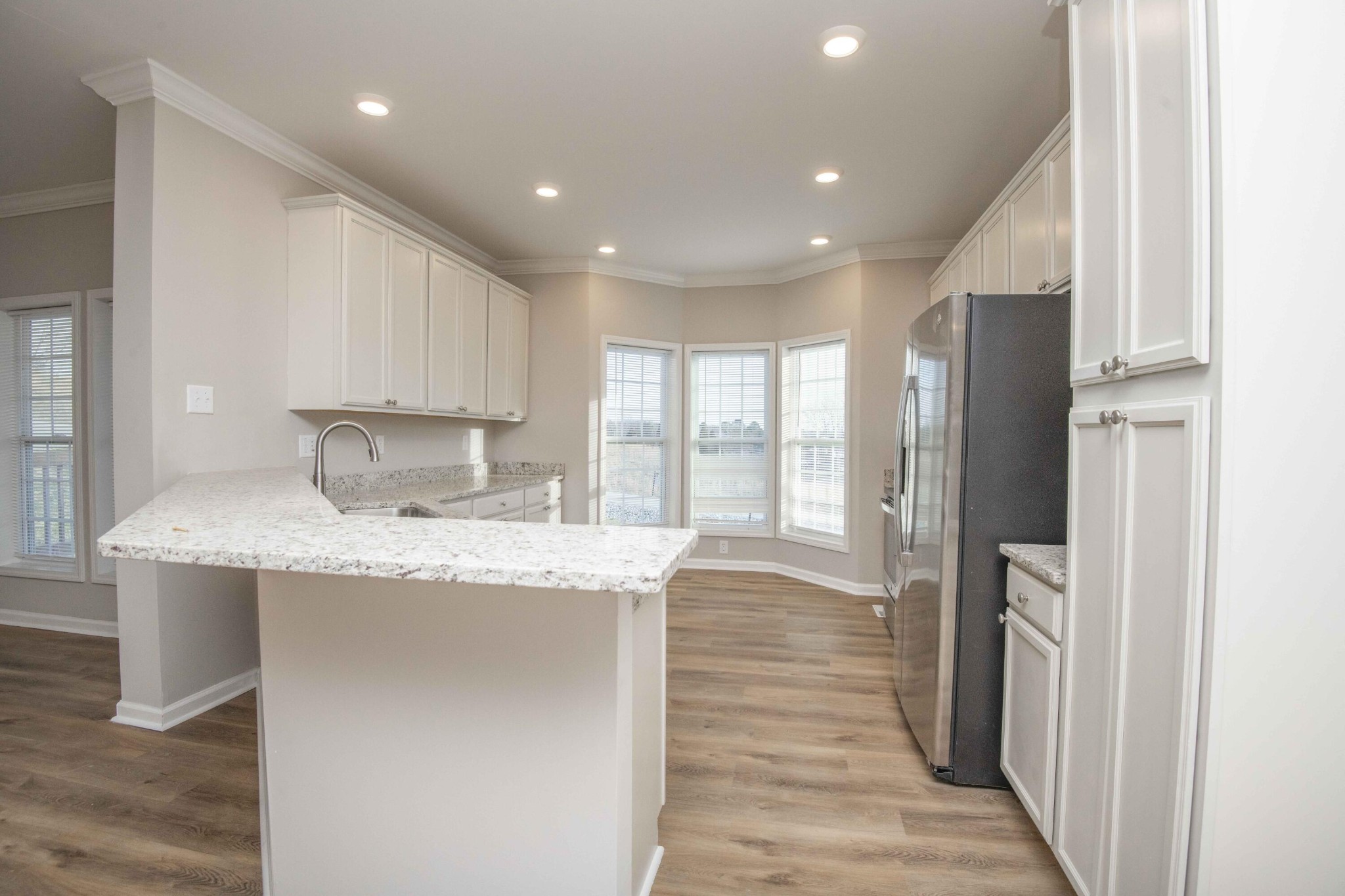 155 Waters Edge Drive Property Photo 16