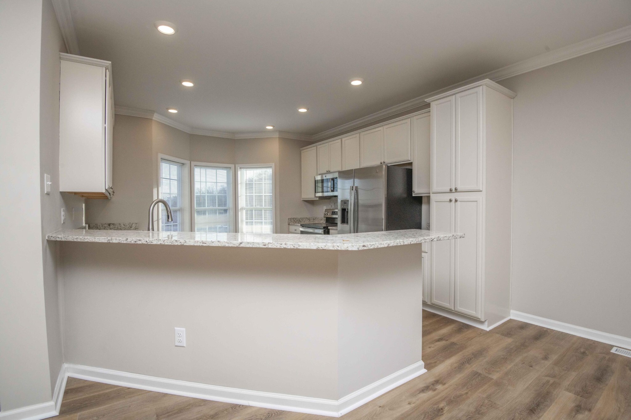 155 Waters Edge Drive Property Photo 17