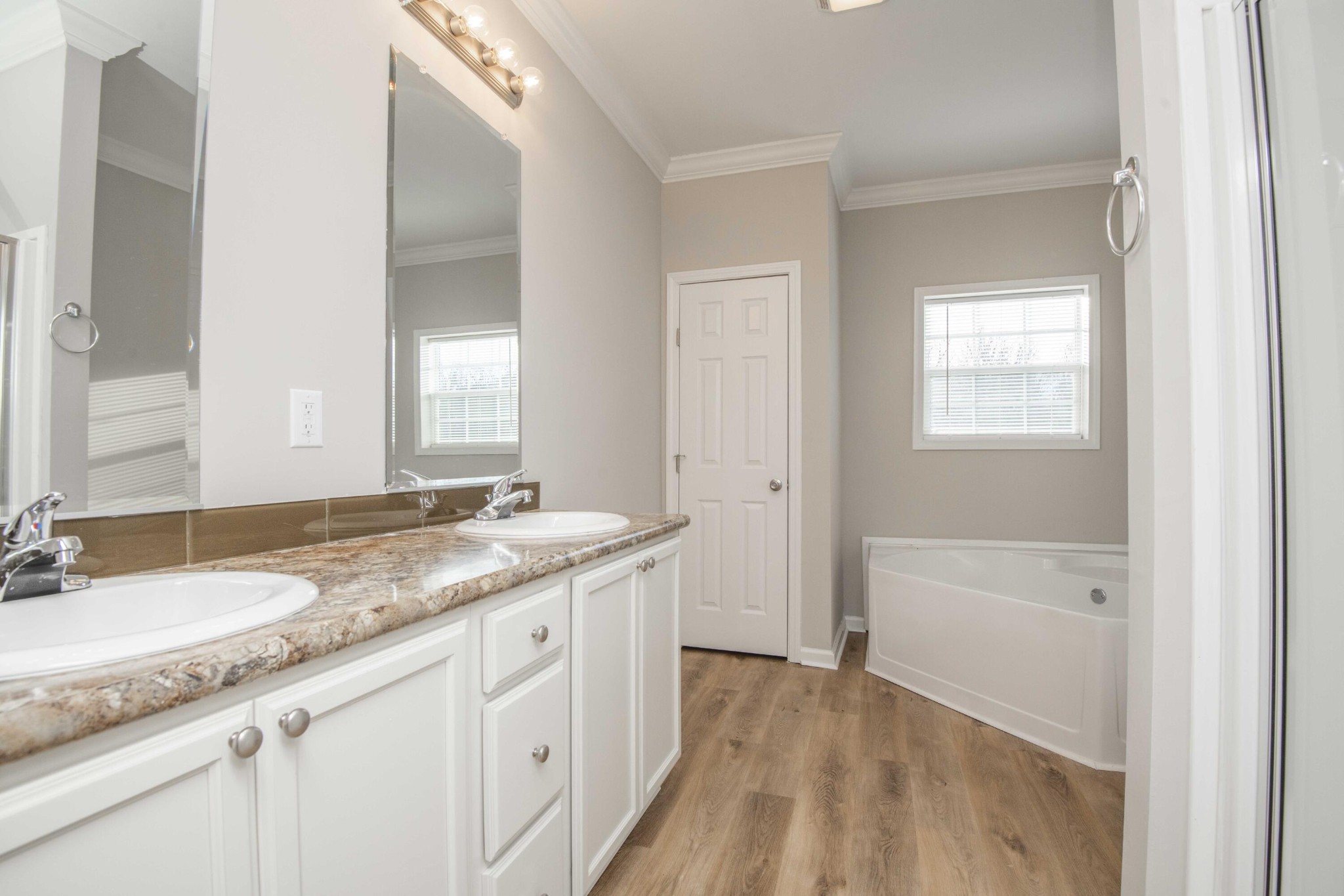 155 Waters Edge Drive Property Photo 27