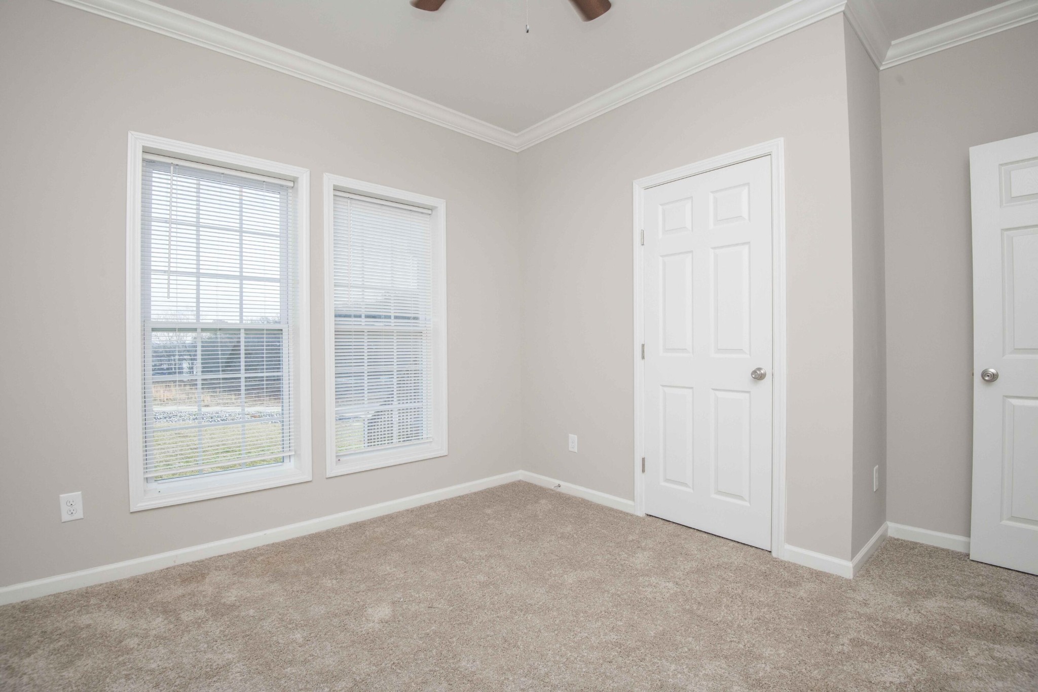 155 Waters Edge Drive Property Photo 28