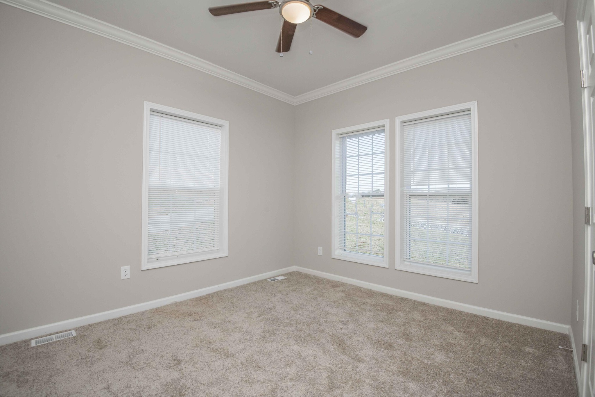 155 Waters Edge Drive Property Photo 29