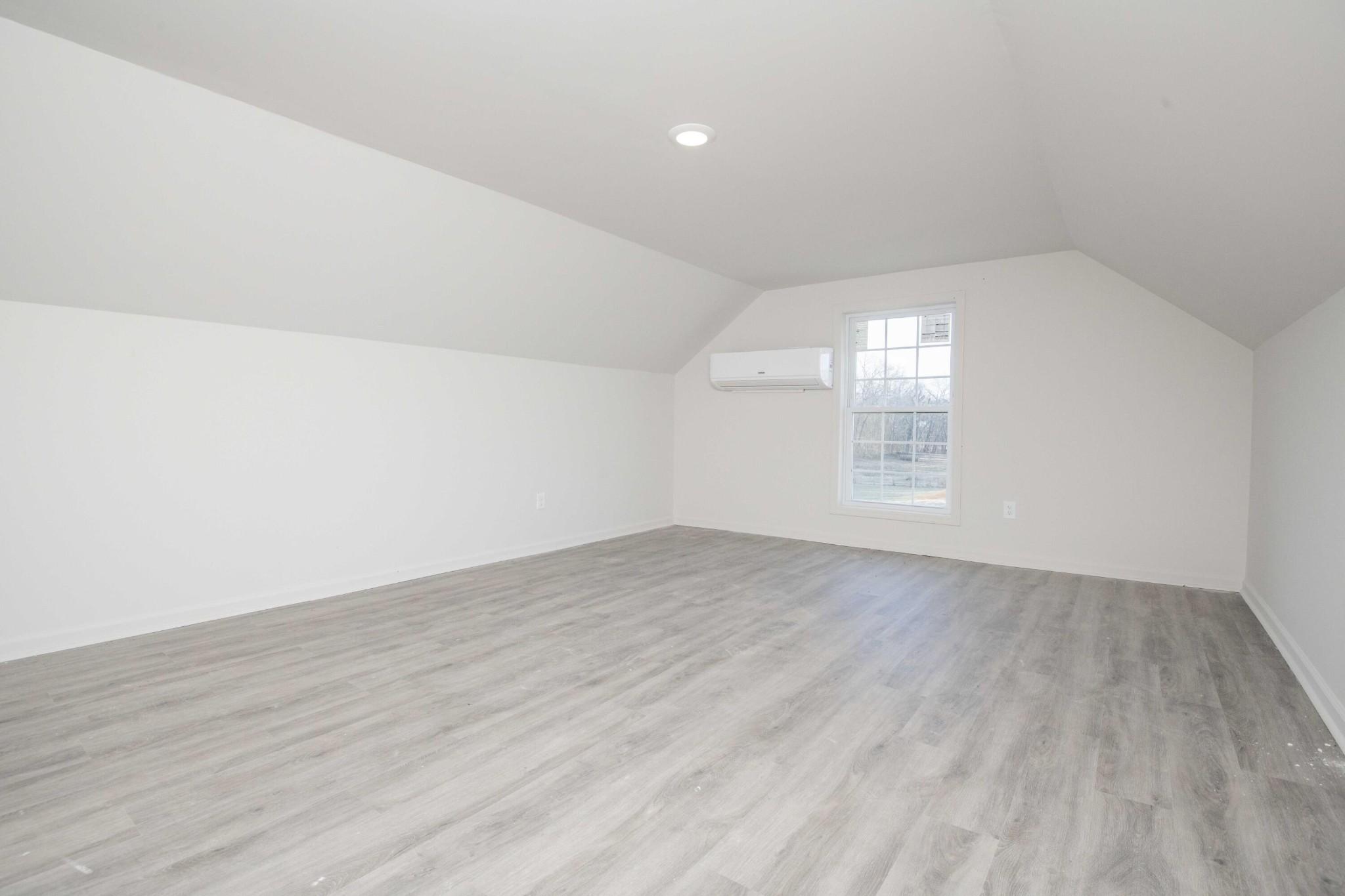 155 Waters Edge Drive Property Photo 37