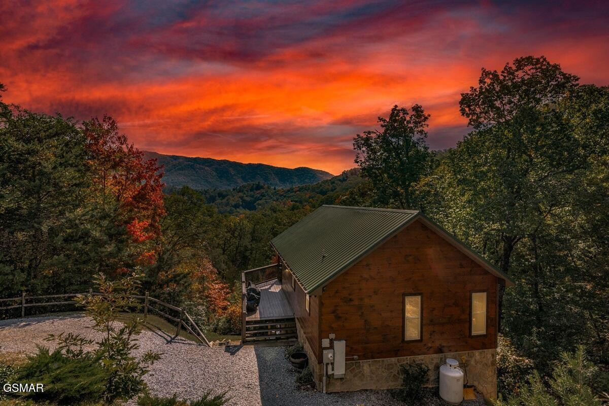 4235 Round Top Way Property Photo 1