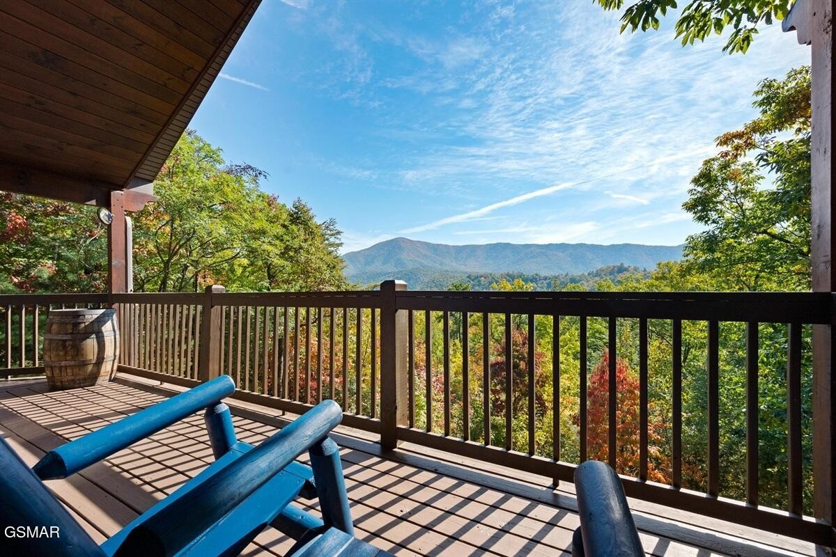 4235 Round Top Way Property Photo 2