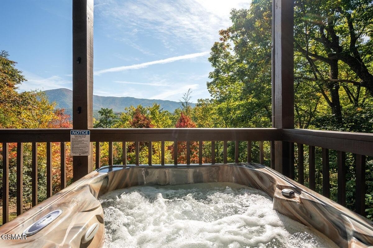 4235 Round Top Way Property Photo 3