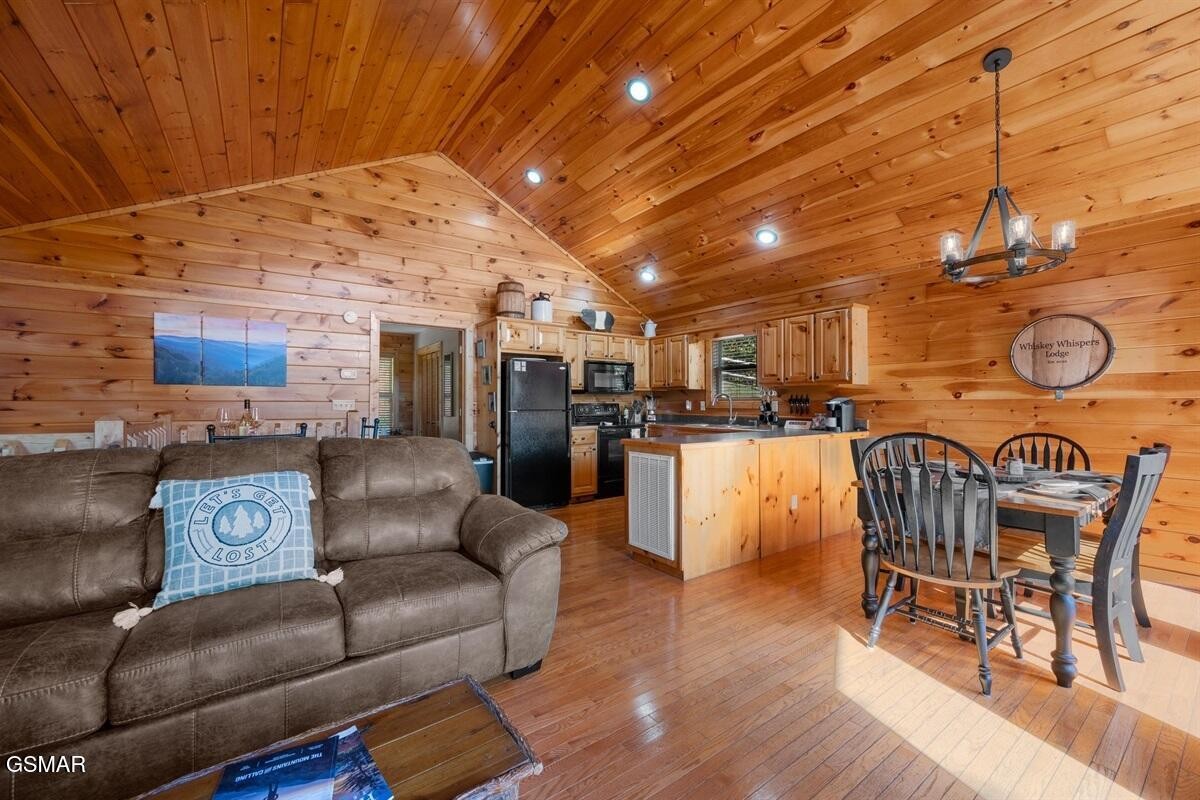 4235 Round Top Way Property Photo 6