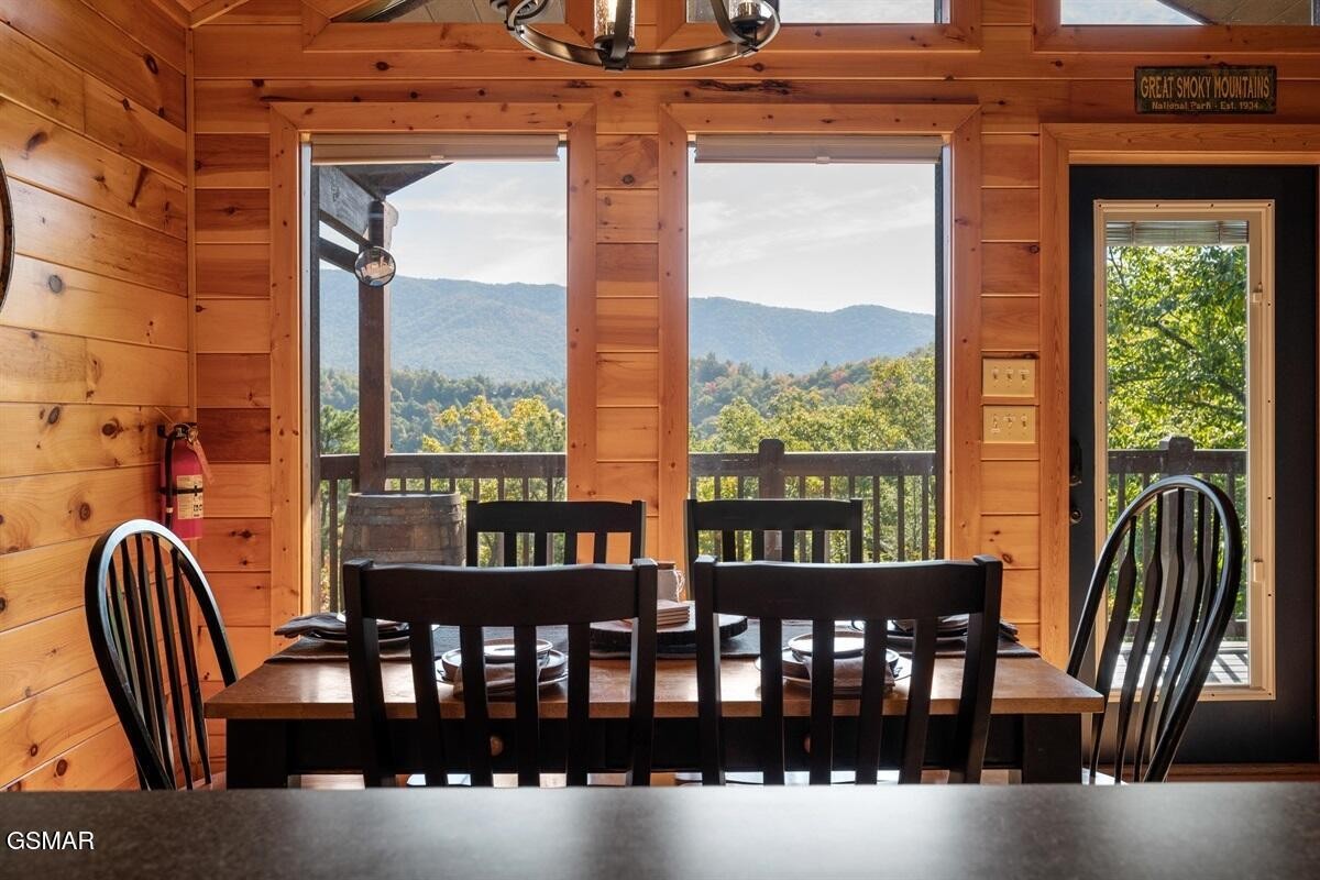4235 Round Top Way Property Photo 9