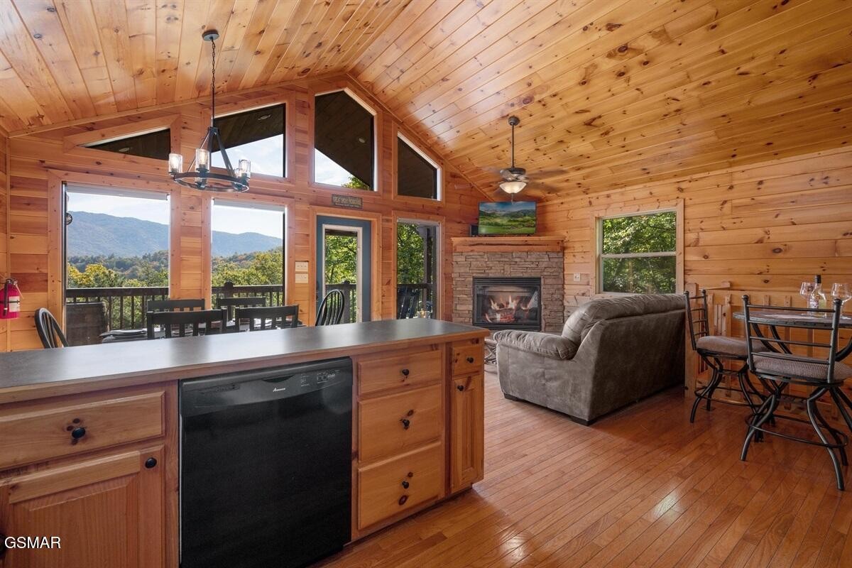 4235 Round Top Way Property Photo 10