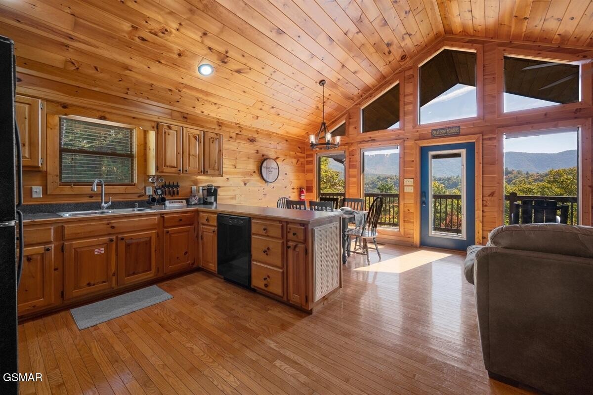 4235 Round Top Way Property Photo 12