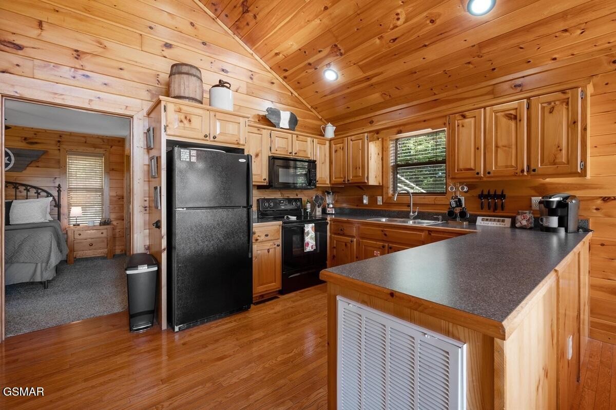 4235 Round Top Way Property Photo 13