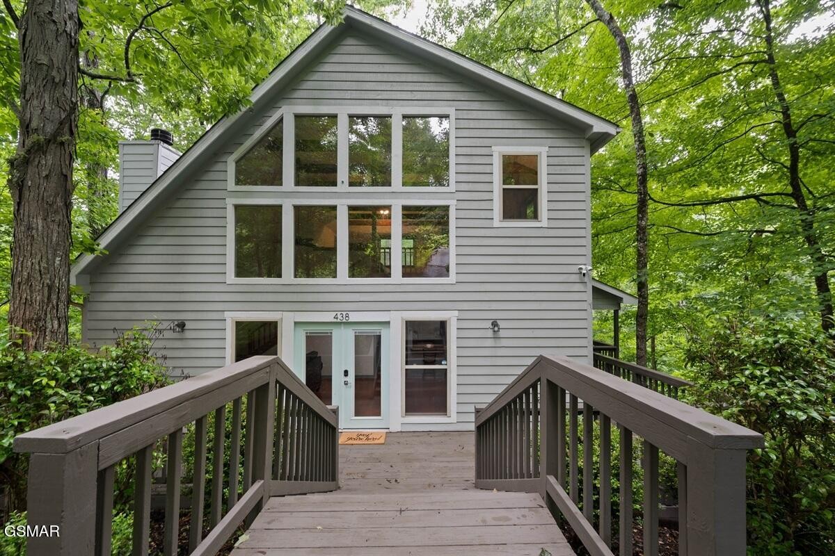 438 Laurel Road Property Photo 1
