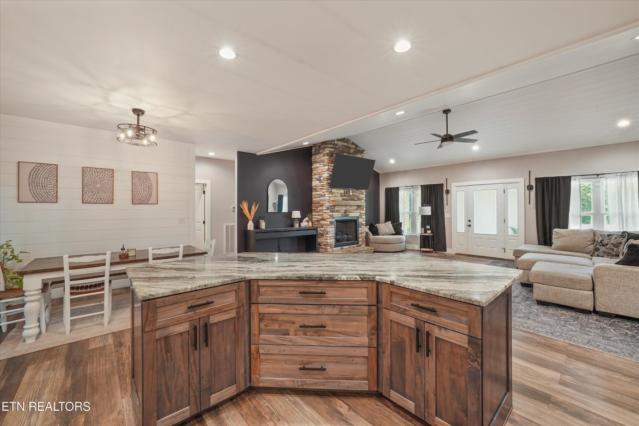 964 Deerwood Drive Property Photo 13