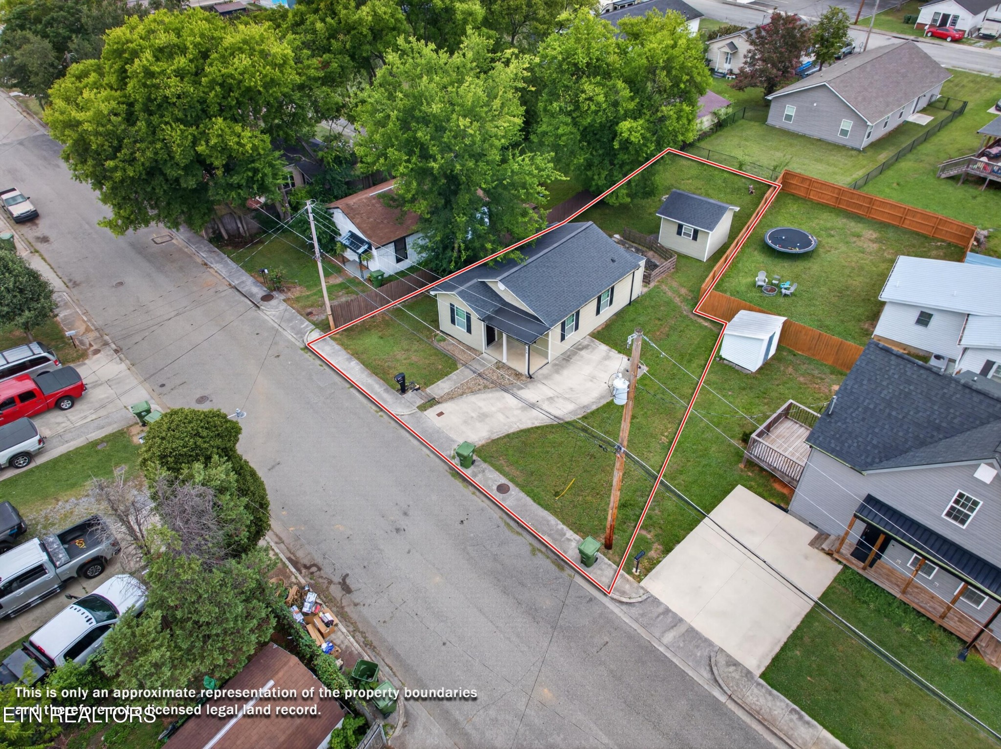 608 Middle St Property Photo 4