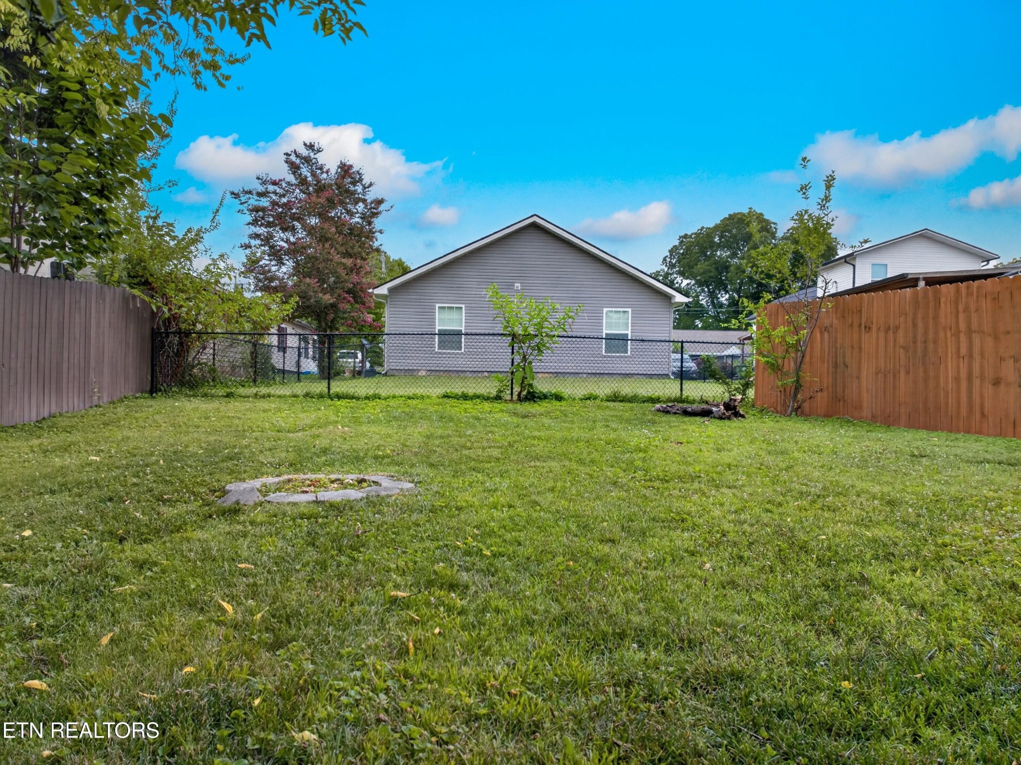 608 Middle St Property Photo 19