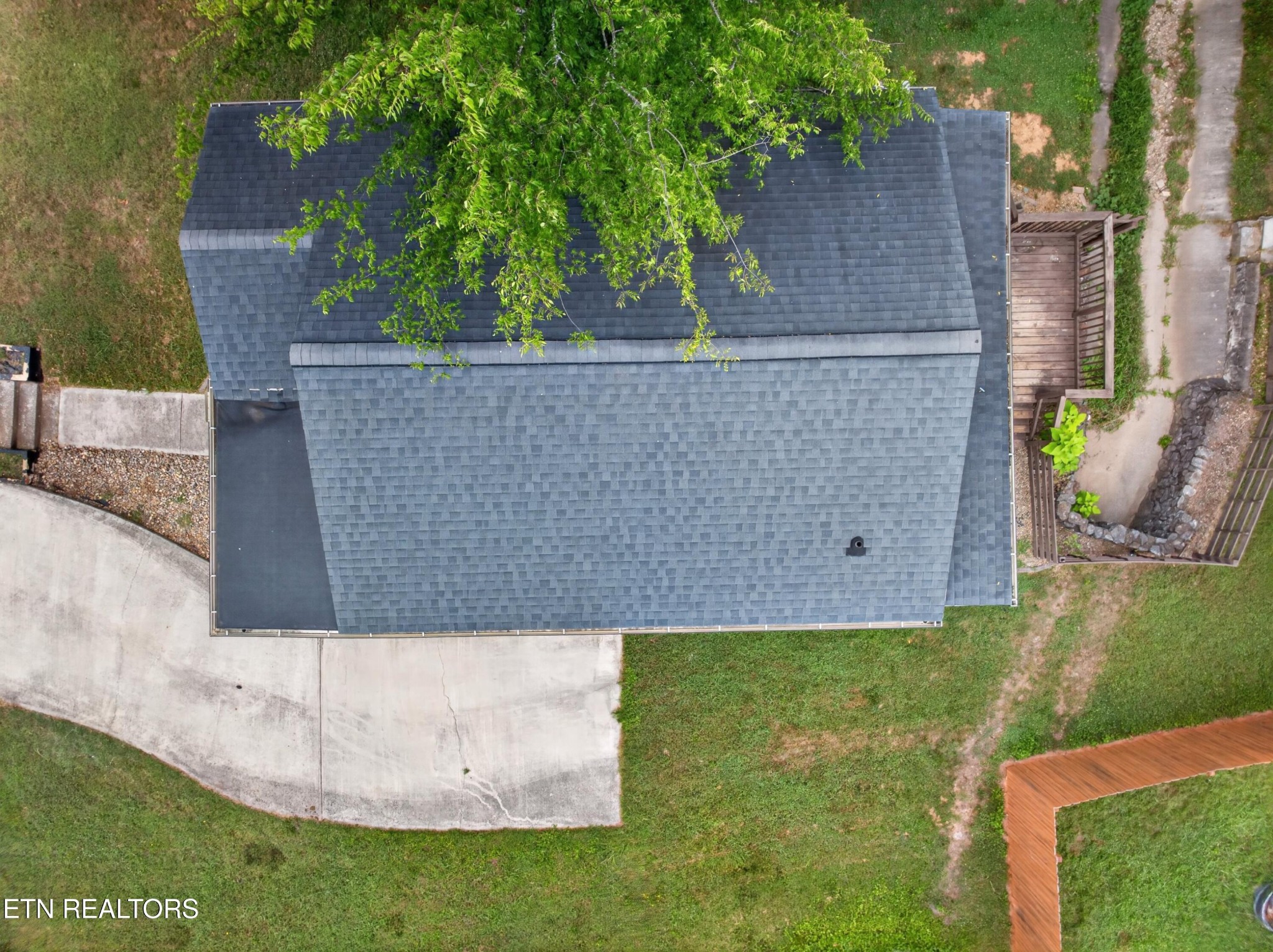 608 Middle St Property Photo 22