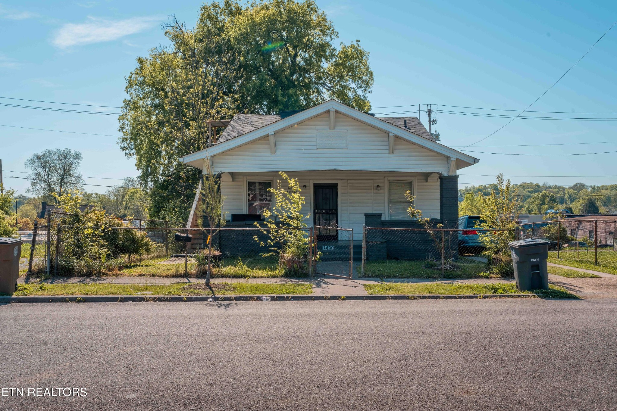 2430 Parkview Ave Property Photo 1