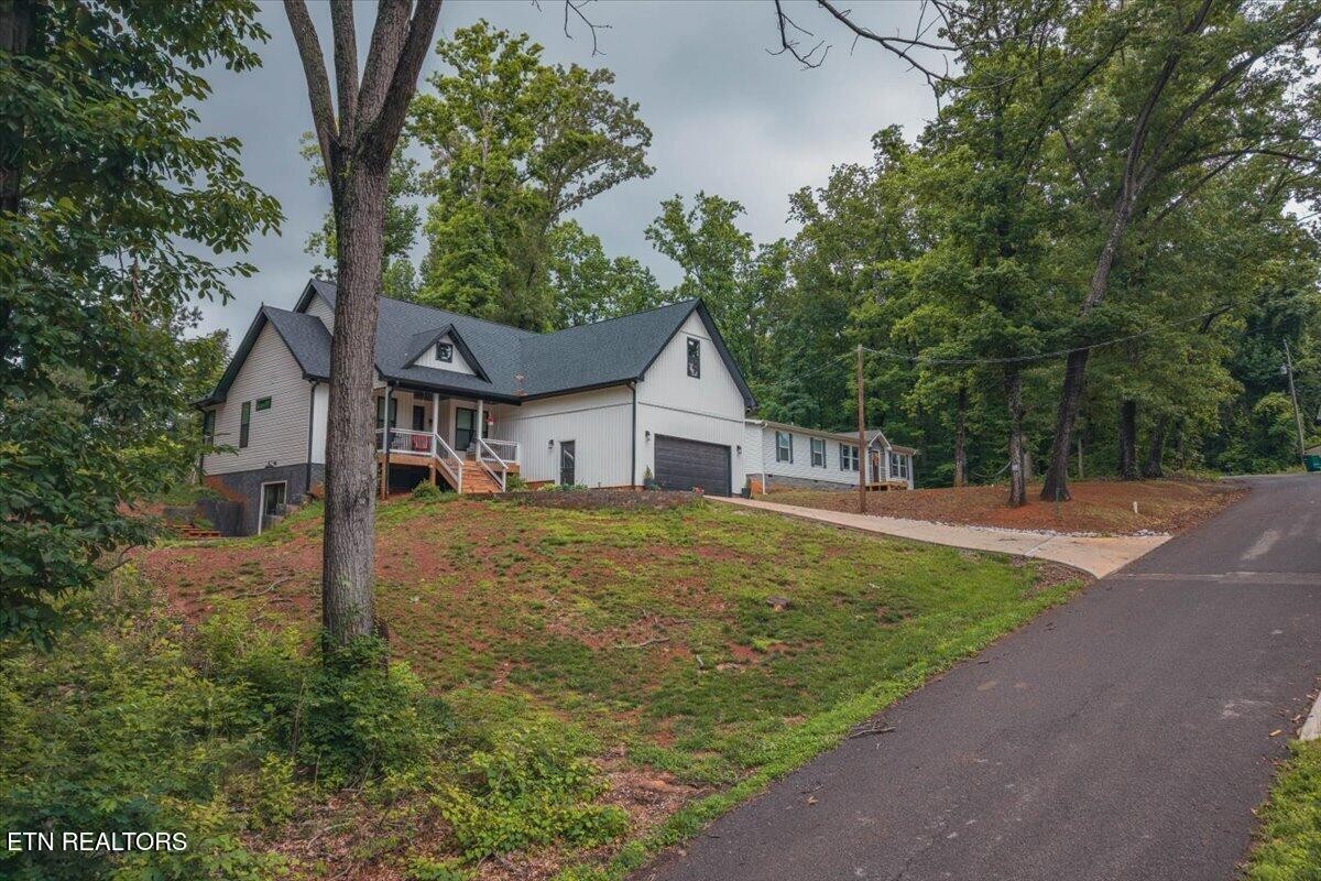 1215 Navy Drive Property Photo 12