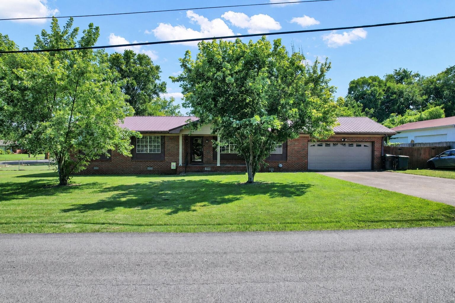 2805 Lilac Drive, Nw Property Photo 1