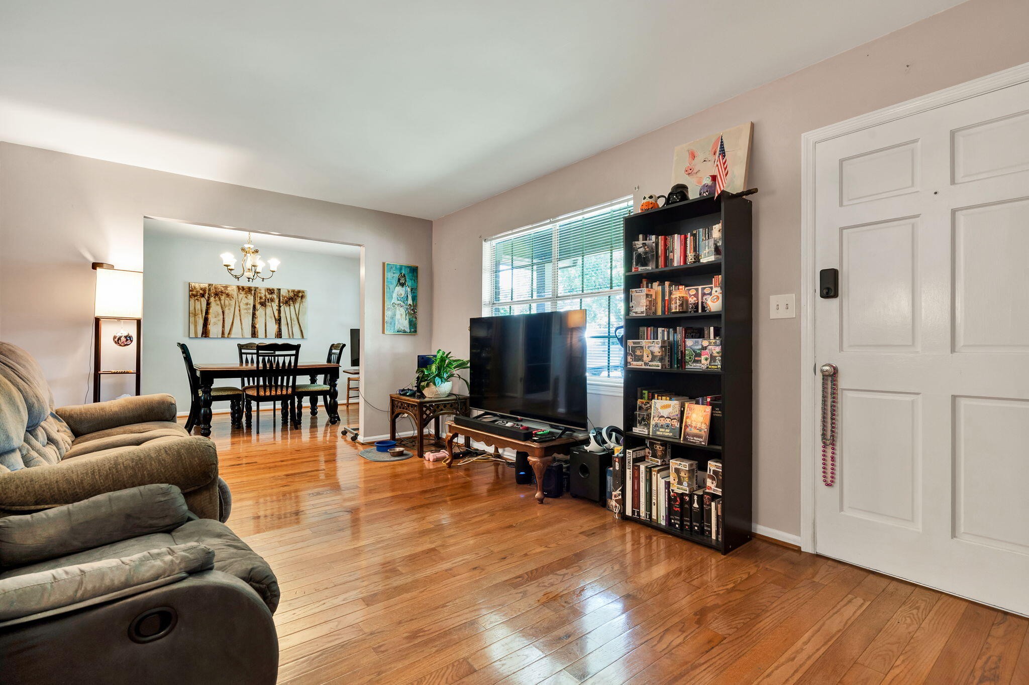 2805 Lilac Drive, Nw Property Photo 3